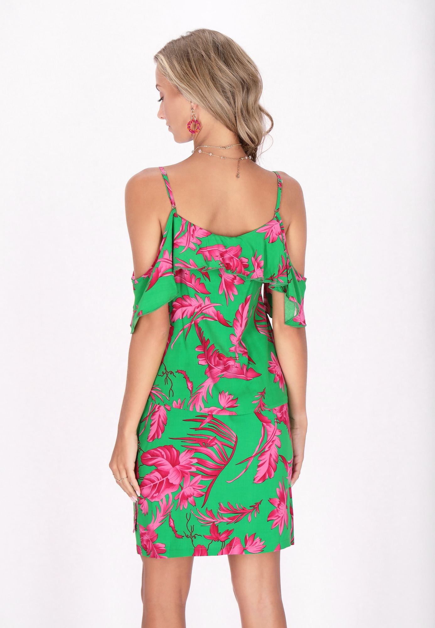 Thumbnail - IZIA Top Fashion Look