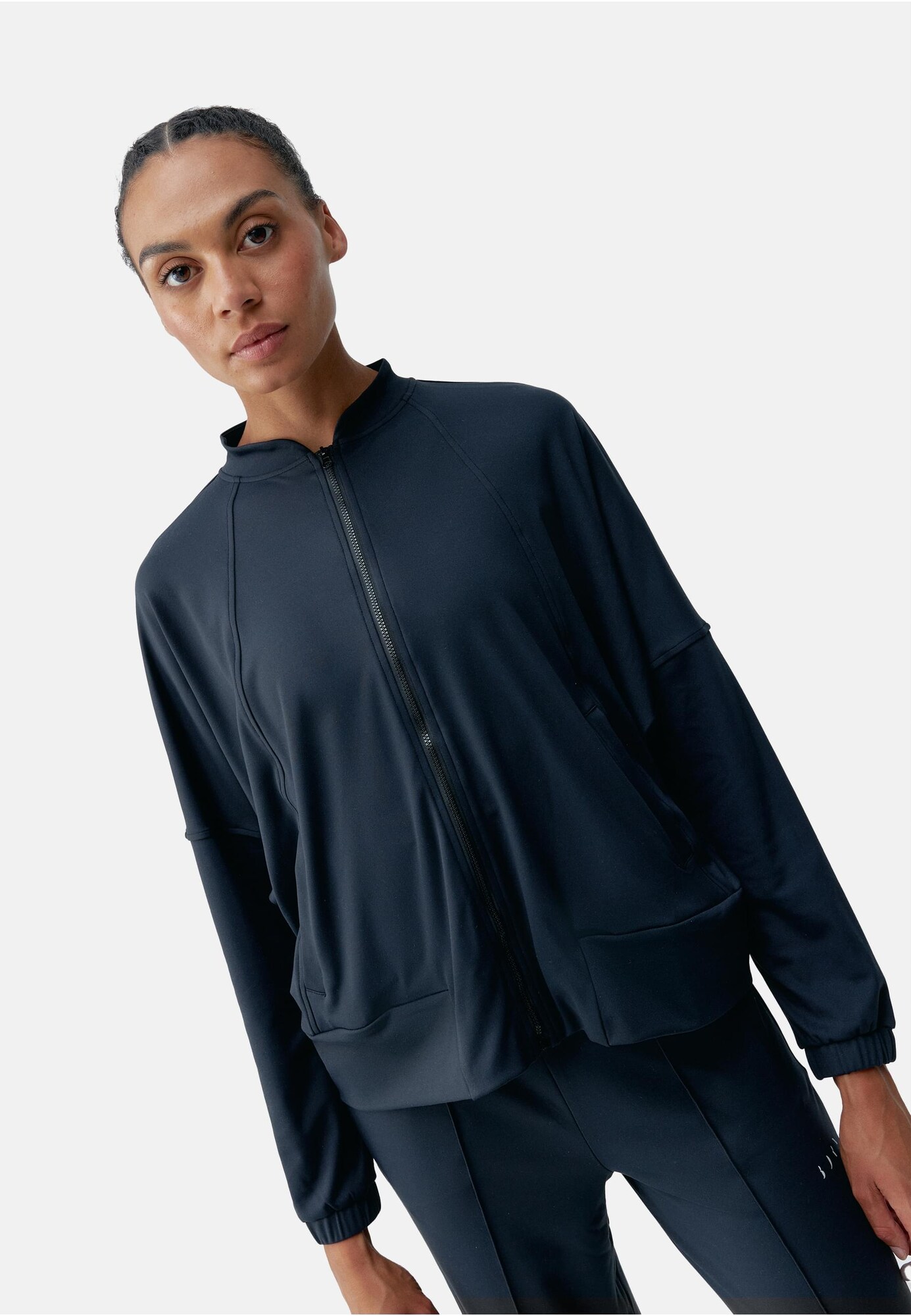 Thumbnail - Born Jacke Leila