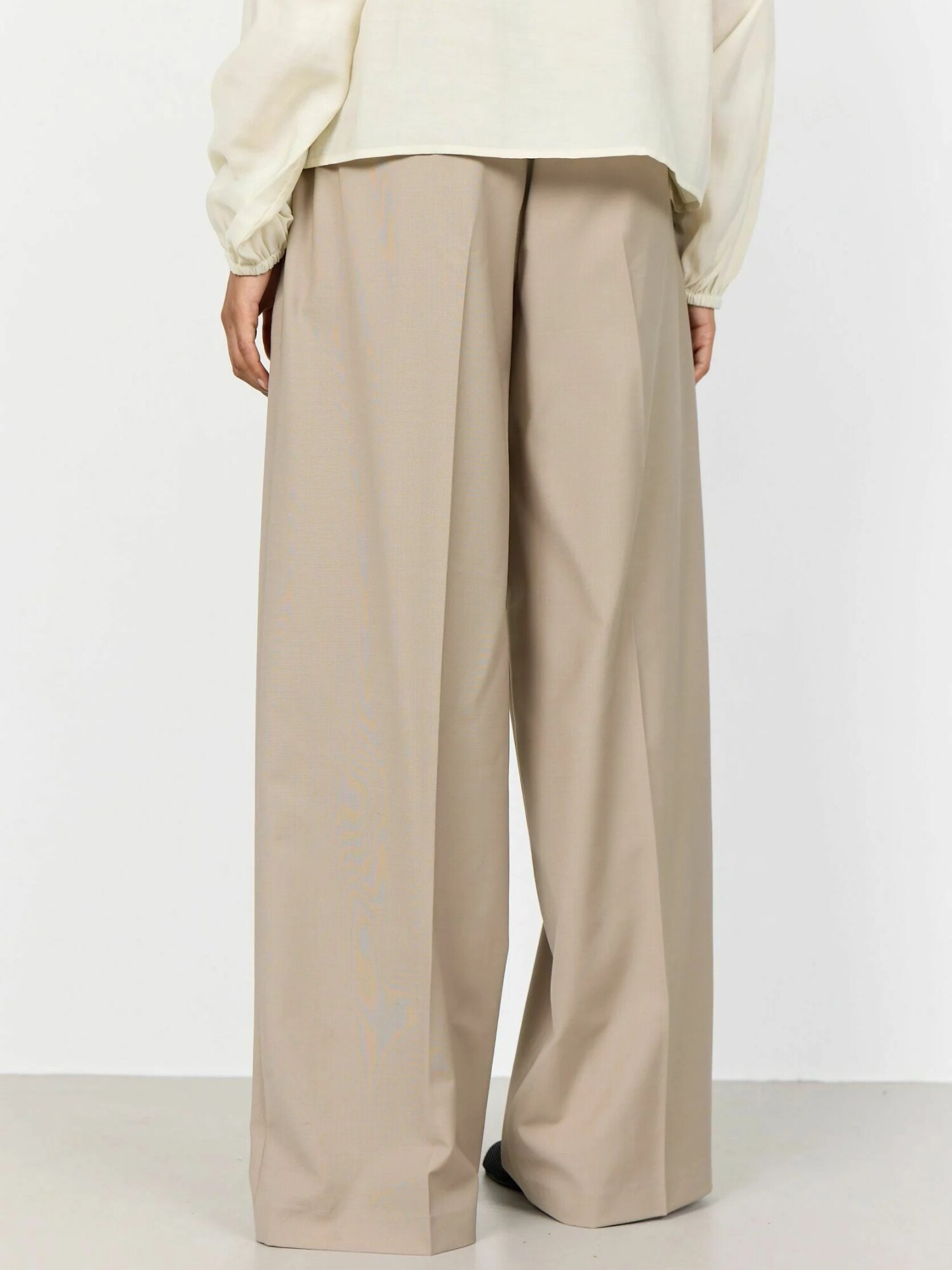 Thumbnail - Levete Room Hose Irmelin