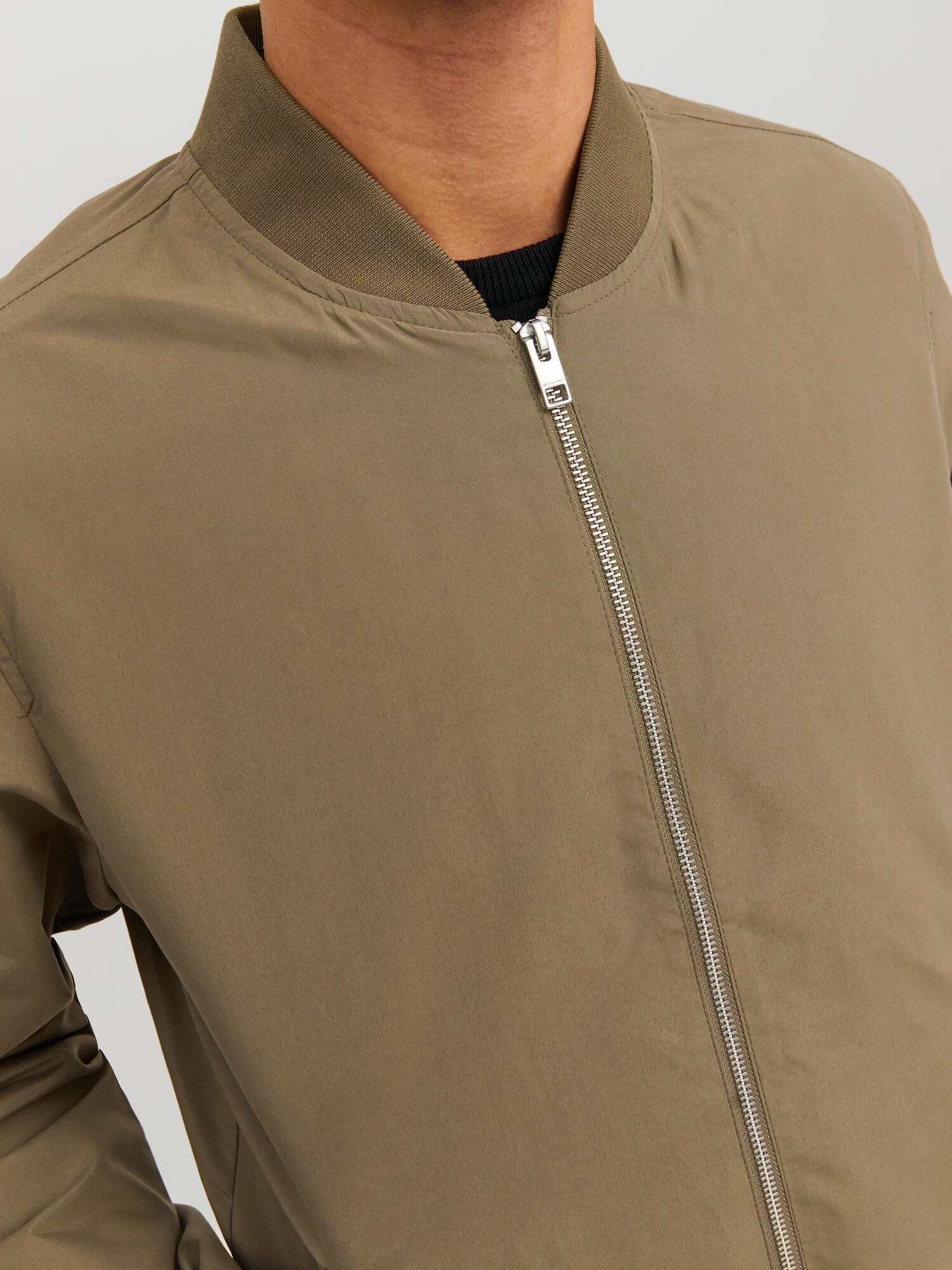 JACK & JONES Prechodná bunda 'JJERush' olivová (obrázok 3)