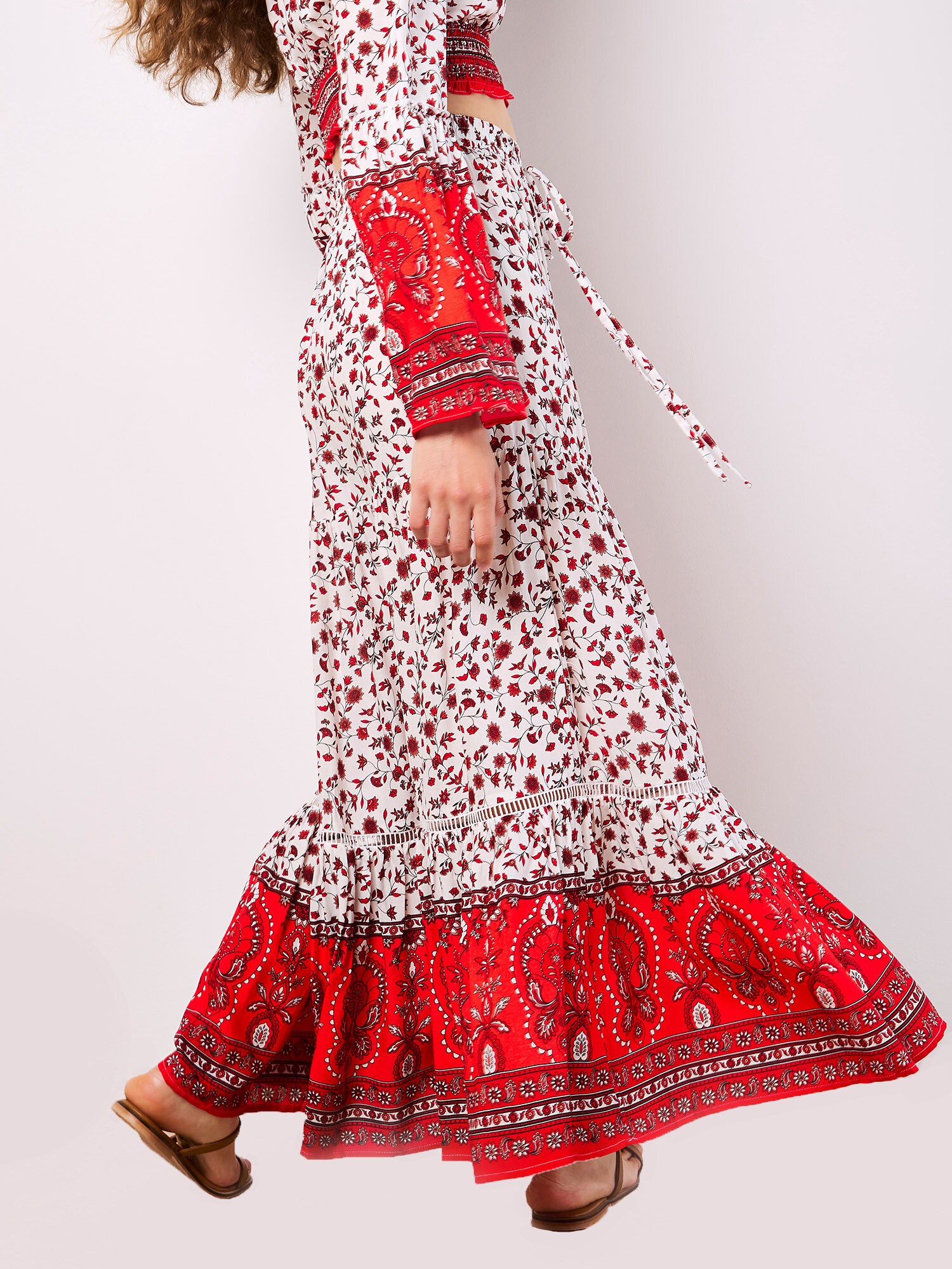 Thumbnail - Sarasa Floral Tiered Maxi Skirt ' '