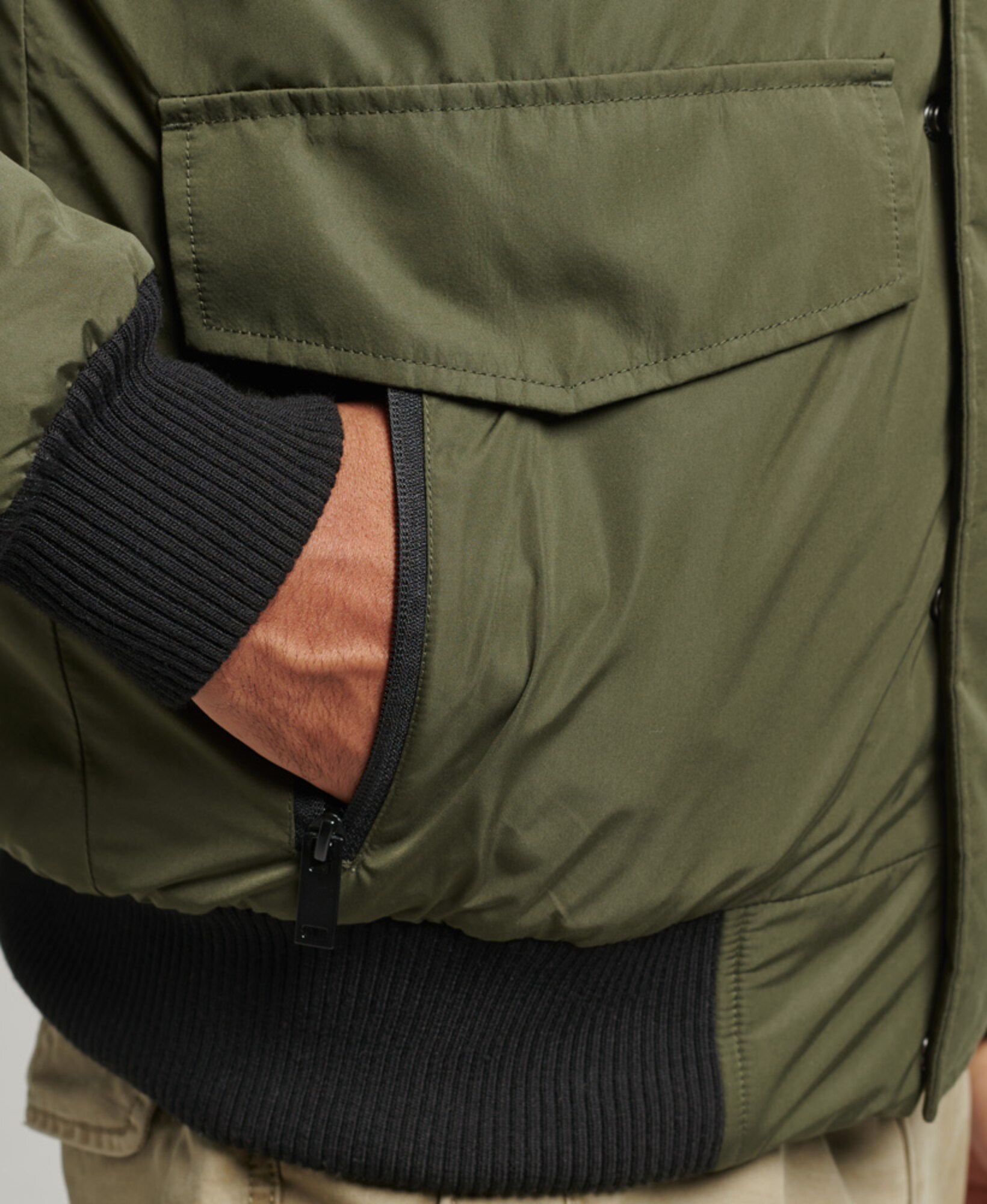 Superdry & Co Prechodná bunda 'Everest' kaki (obrázok 6)