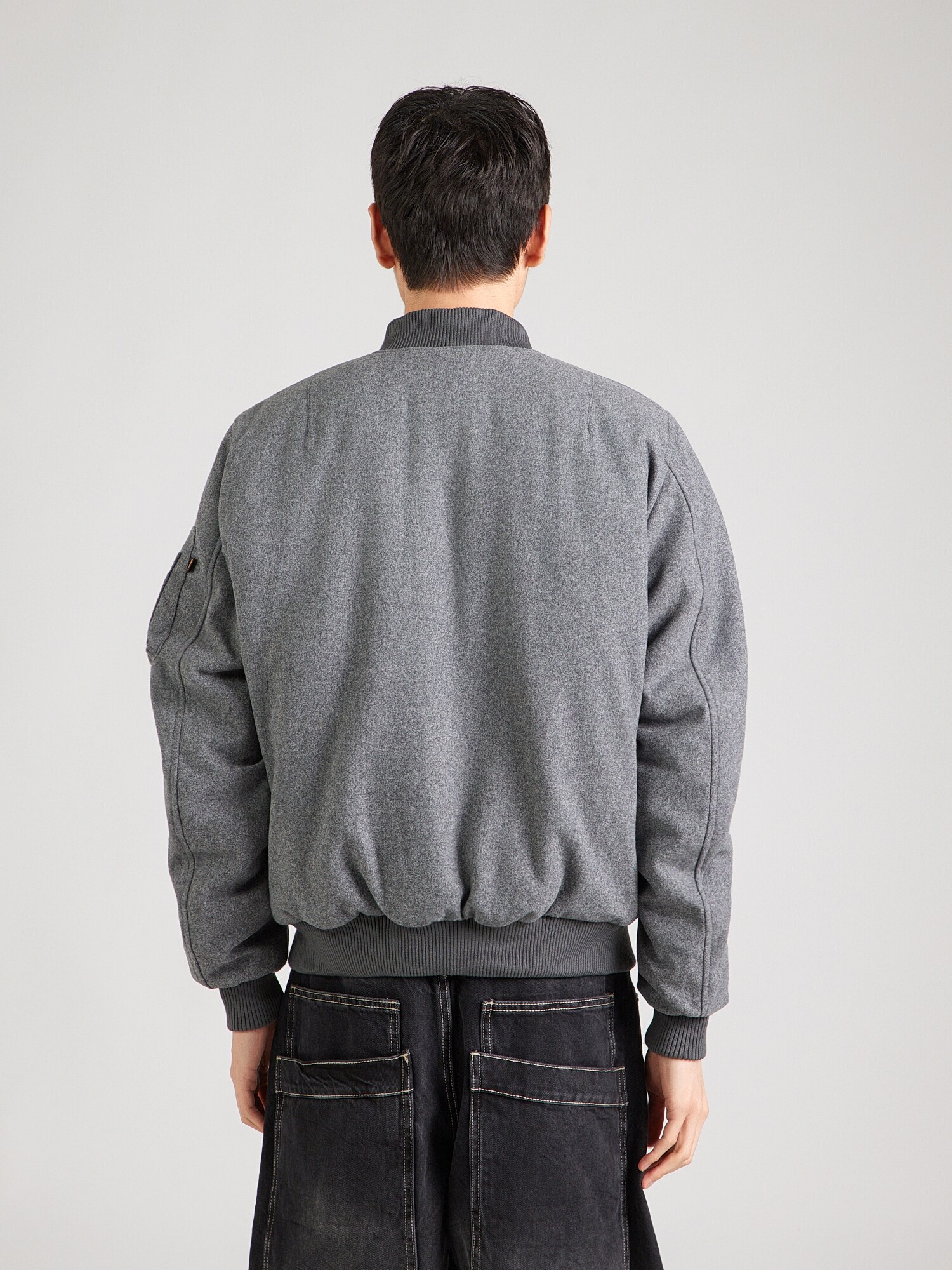 ALPHA INDUSTRIES Prechodná bunda 'MA-1' sivá (obrázok 3)
