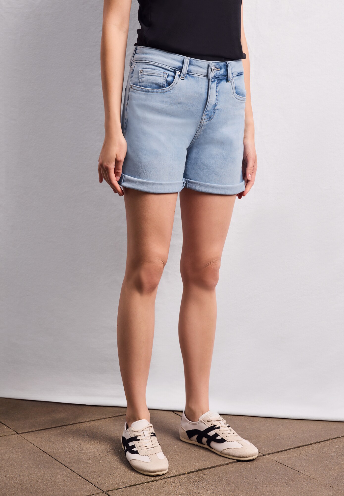 Thumbnail - Street One Studio jea