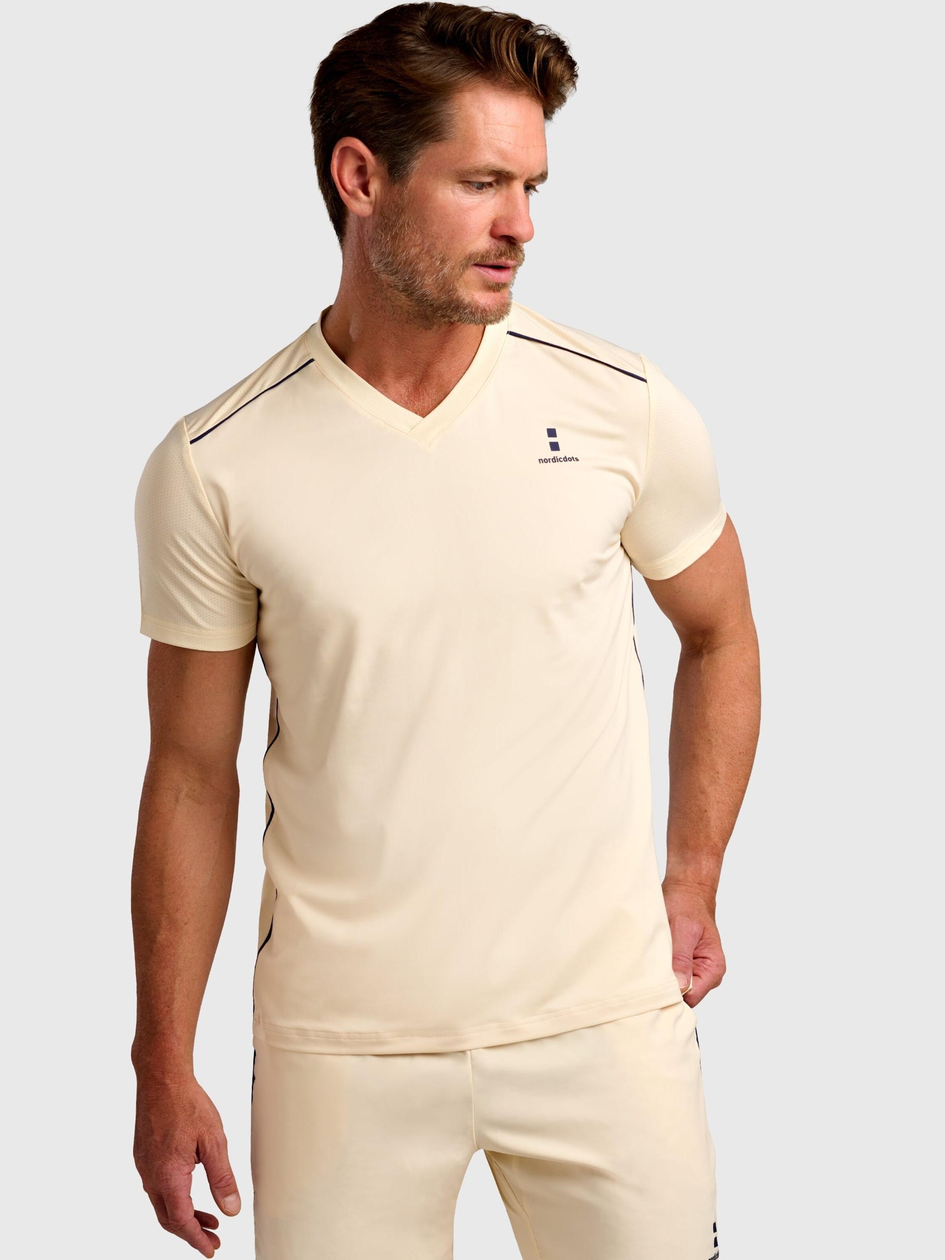 NordicDots Funktionstopp 'Performance V-Tee' herr