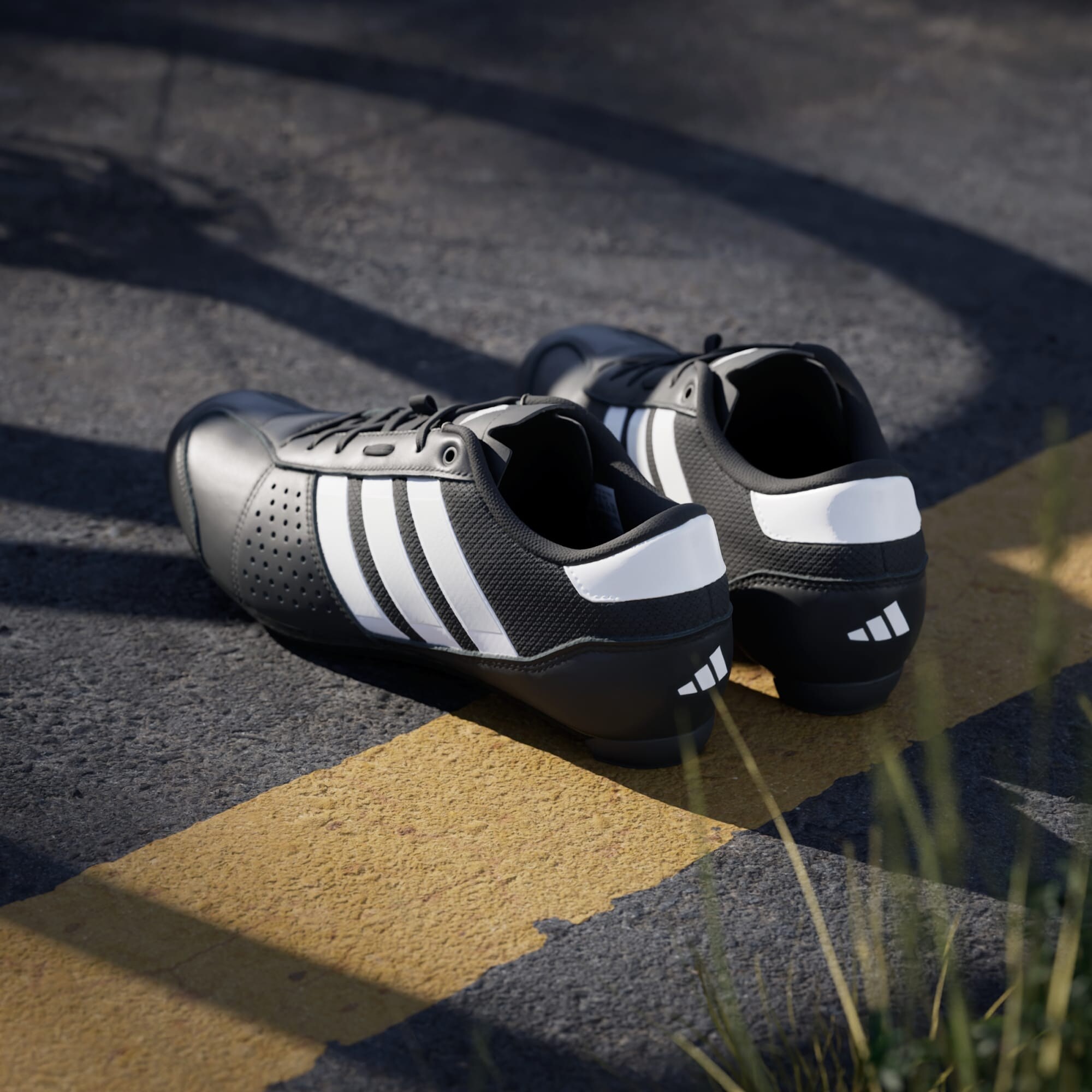 ADIDAS PERFORMANCE Calzado deportivo 'Heritage Road'  negro / blanco – imagen 4