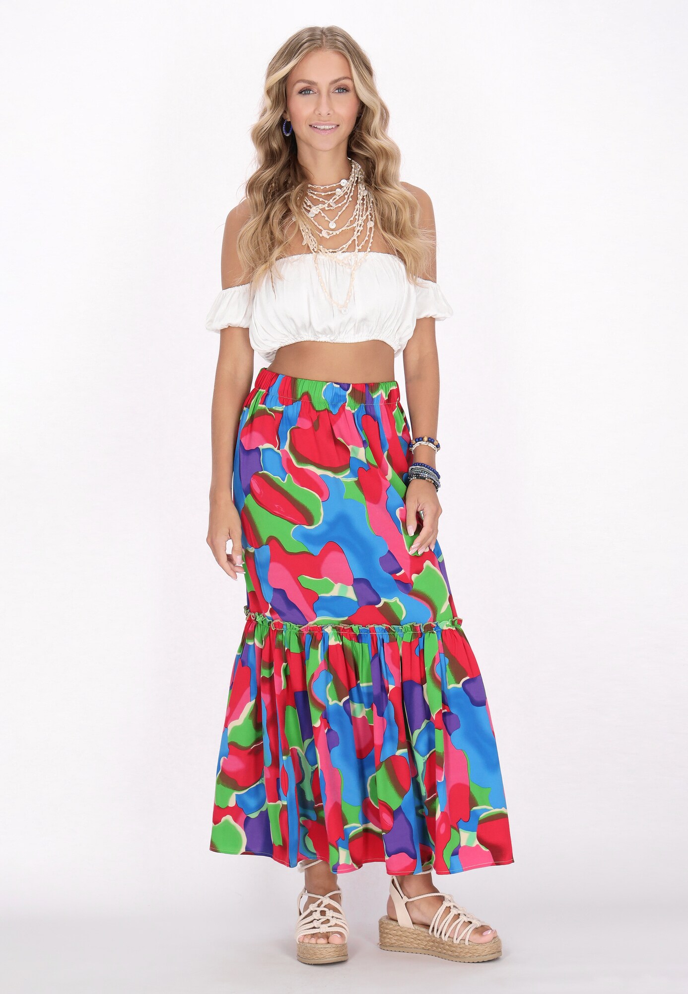 Thumbnail - IZIA Rock Fashion Look