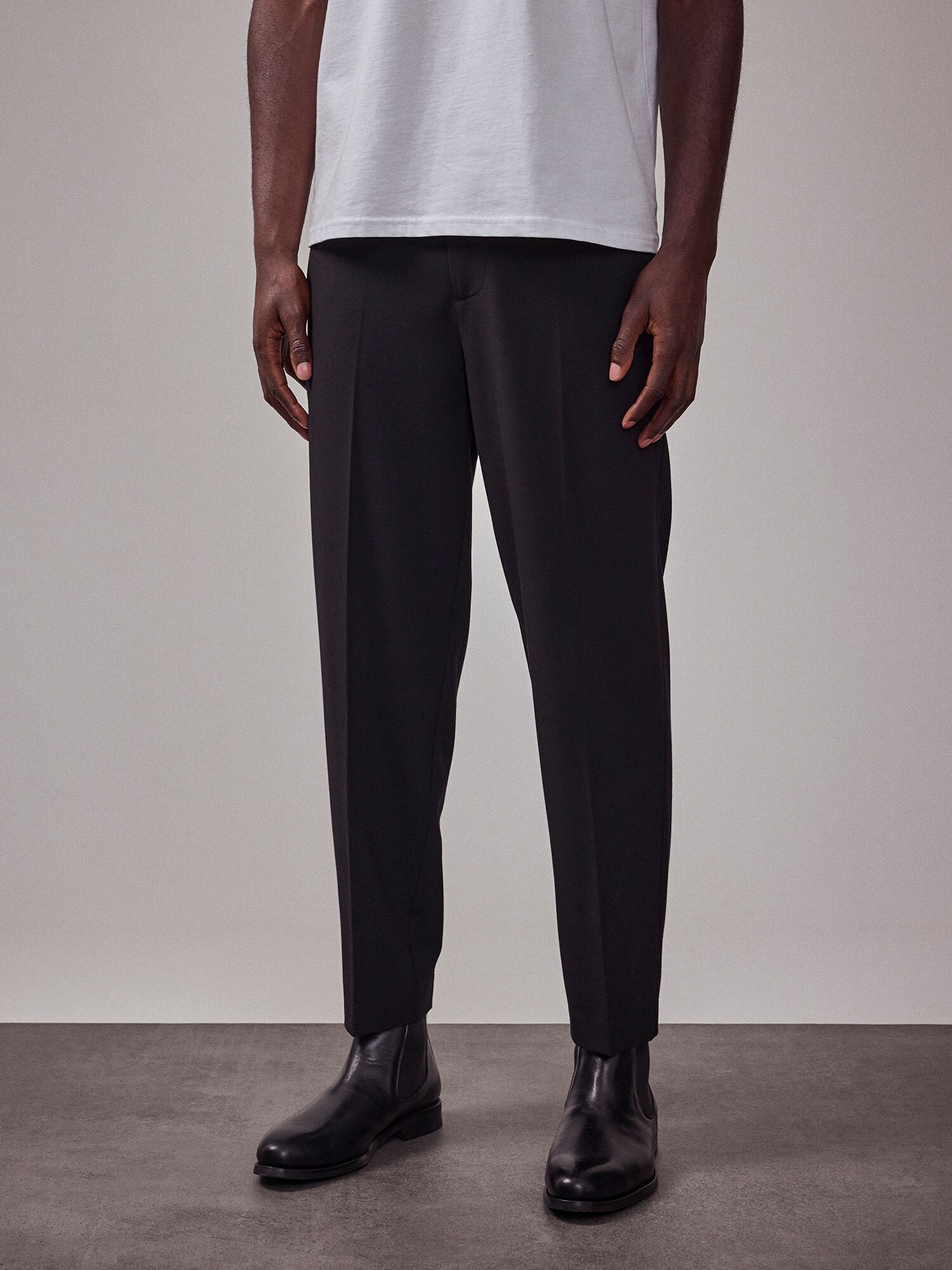 DAN FOX APPAREL Ráncos nadrág 'The Essential'  fekete termék 2. képe