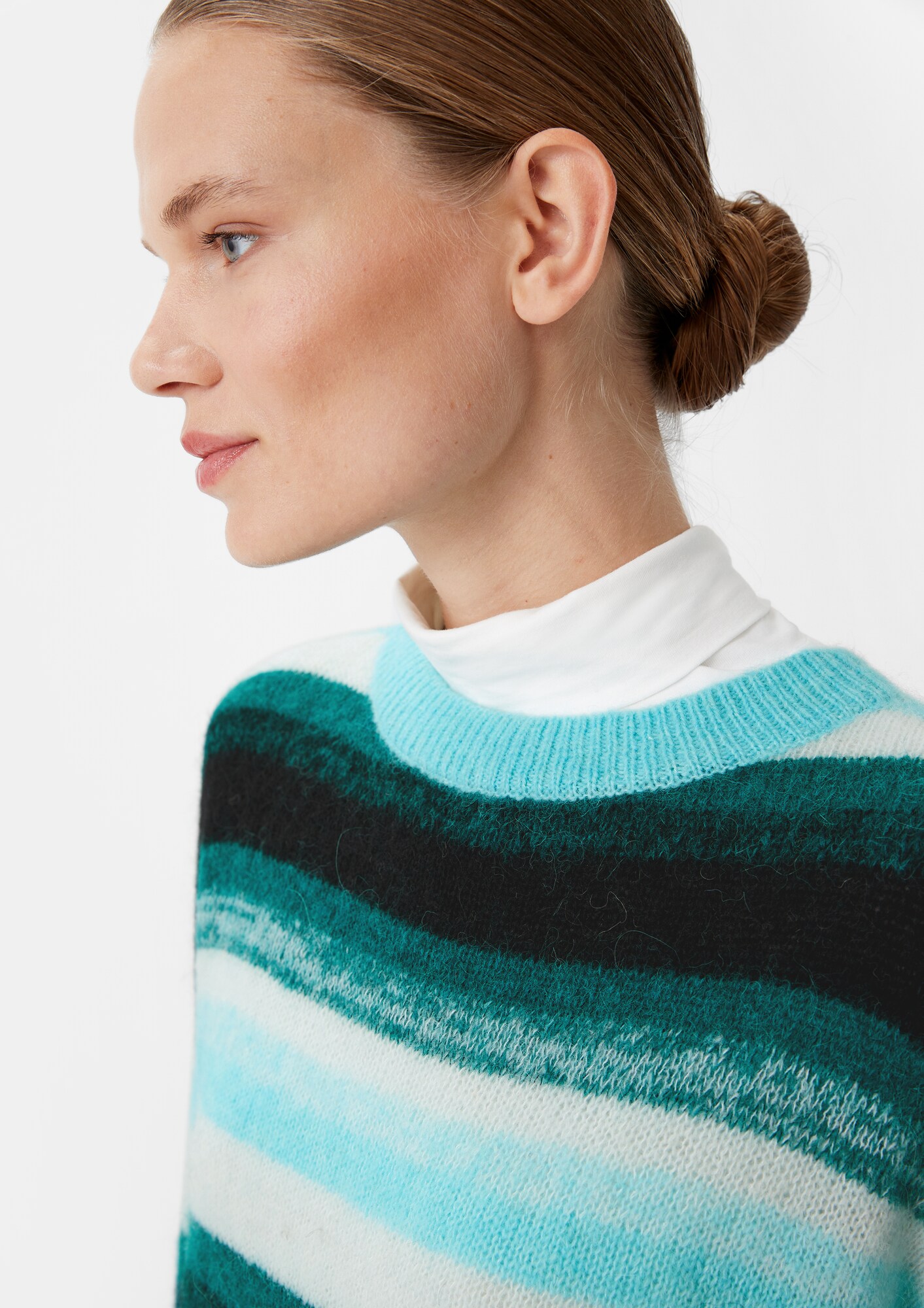 Thumbnail - comma casual identity Pullover