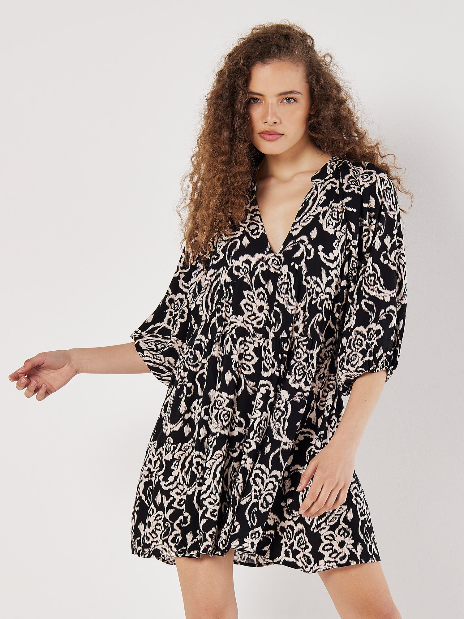 Thumbnail - Apricot Kleid