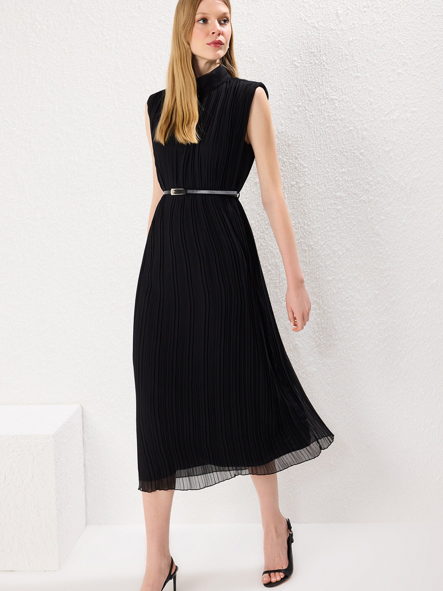 Trendyol Rochie de cocktail  negru