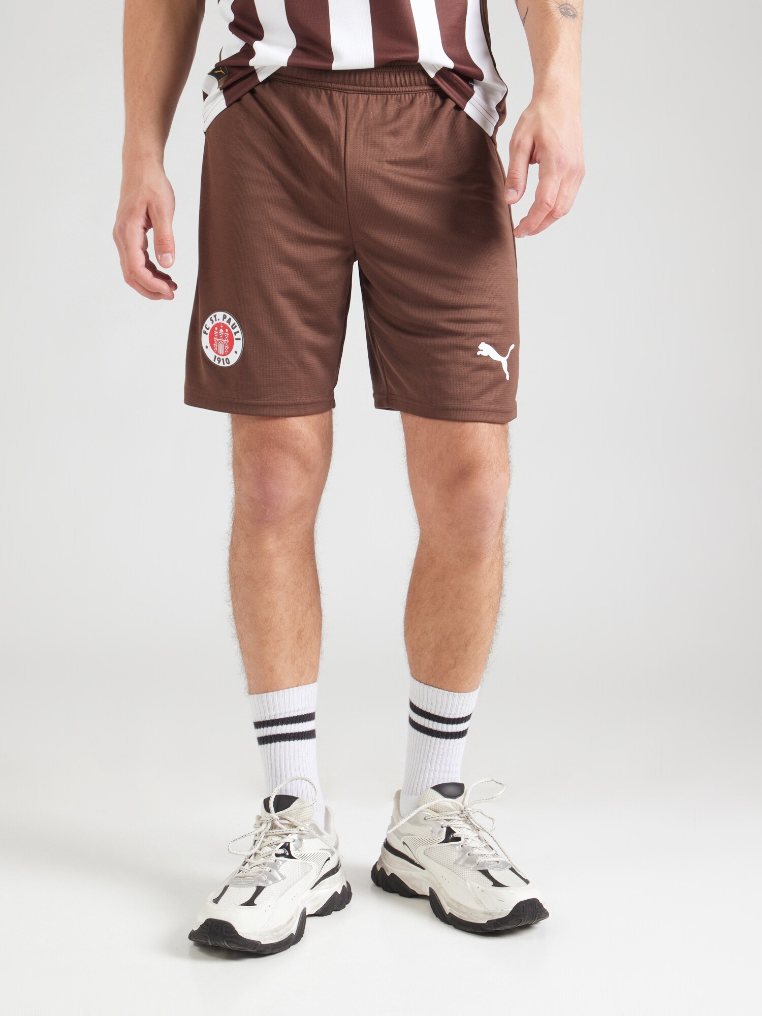 PUMA Sportnadrágok 'FC St. Pauli 25/26'  sötét barna / vérvörös / fehér termék 2. képe