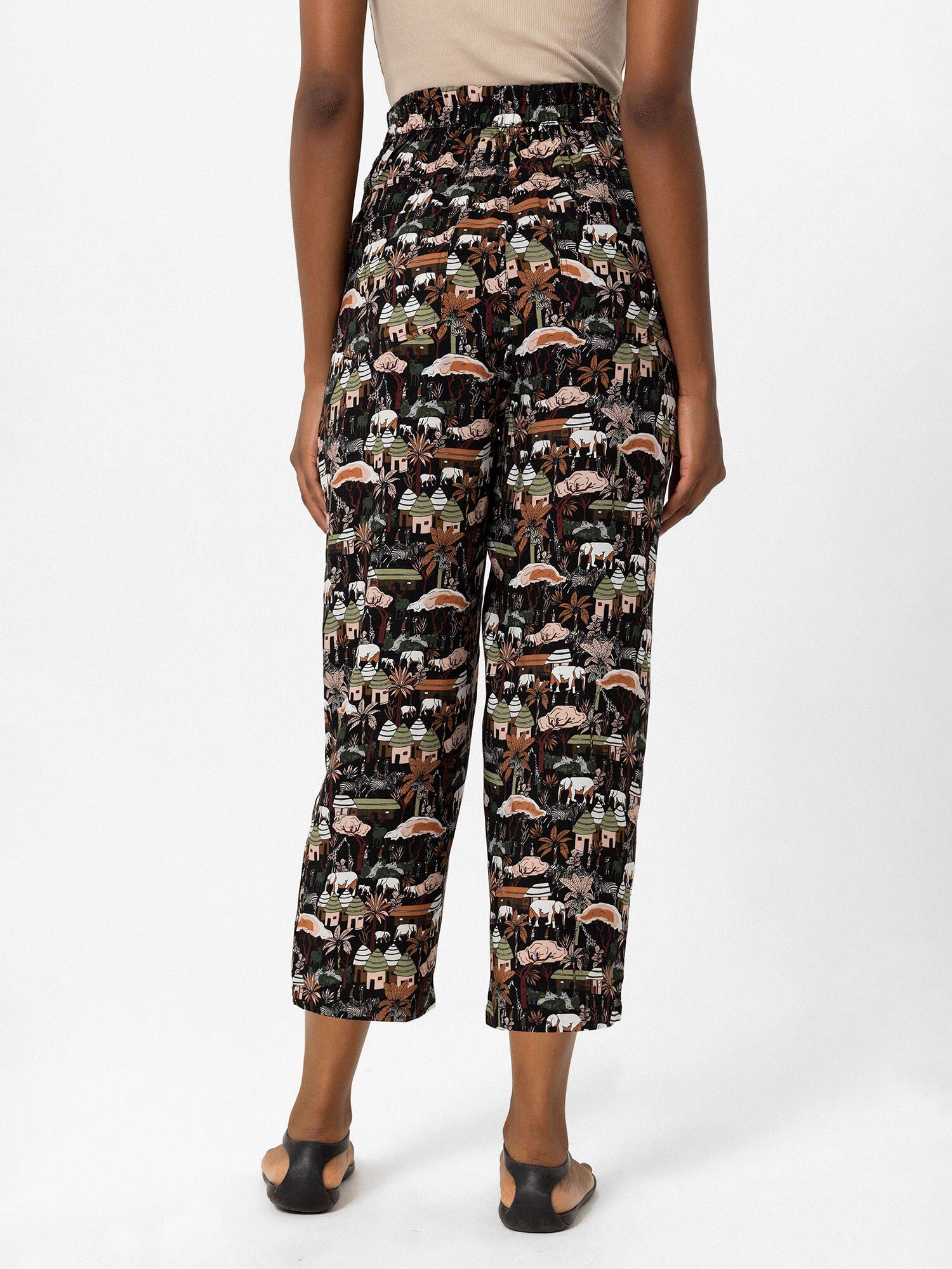 Thumbnail - Anou Anou Hose Pina