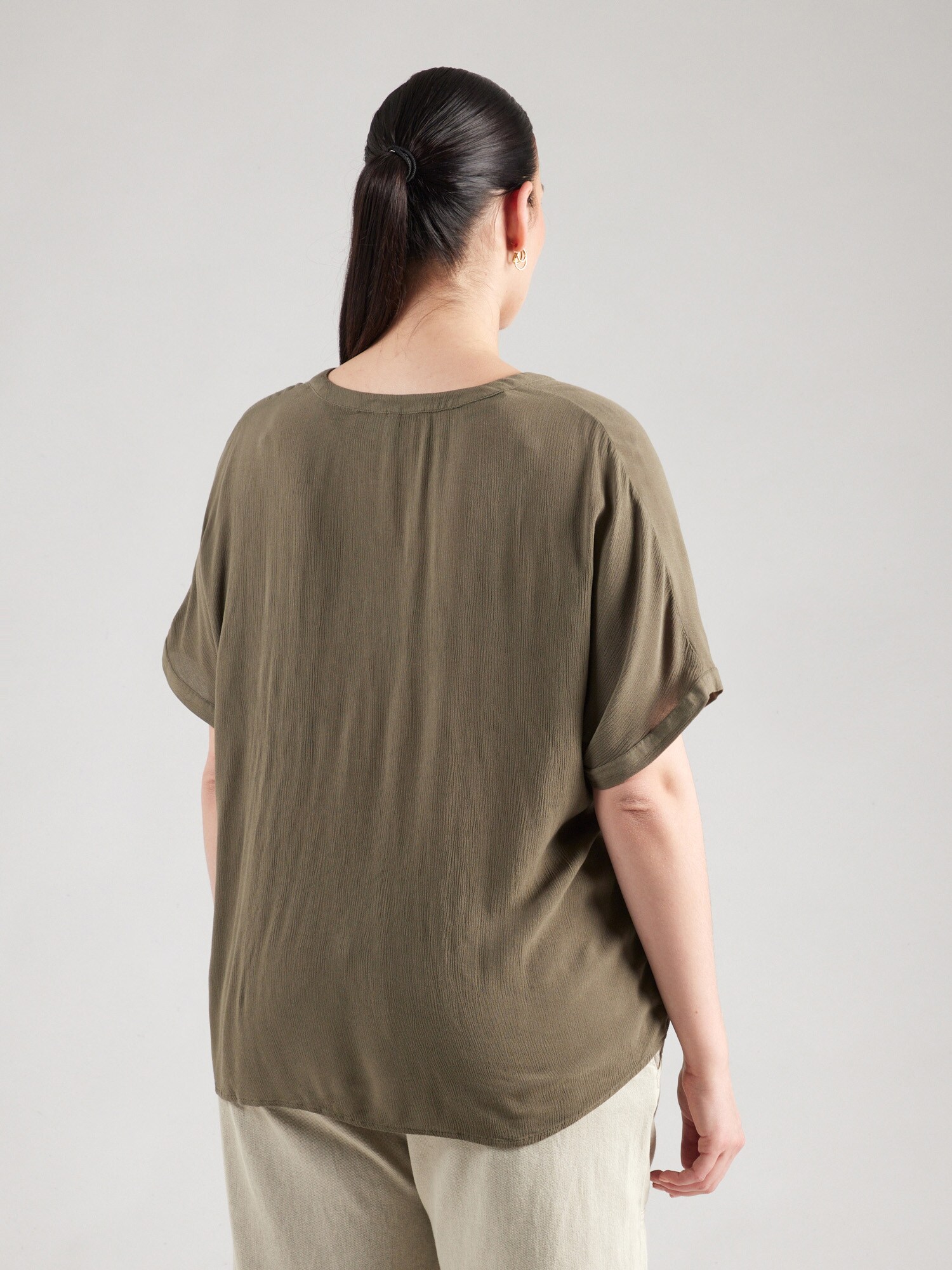 Vero Moda Curve Blúz 'VMCBENTE'  olíva termék 2. képe