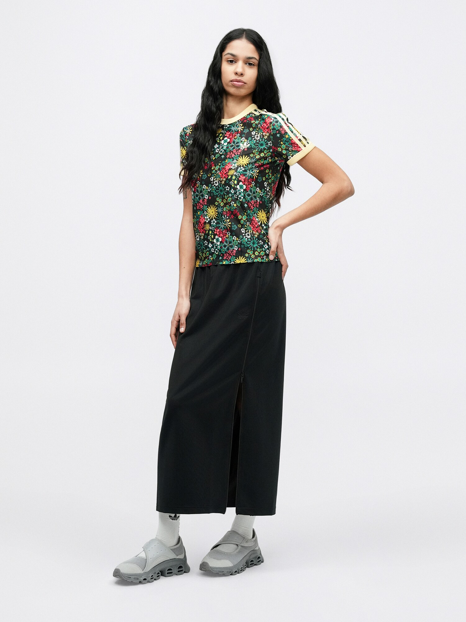 ADIDAS ORIGINALS Camiseta 'Adidas Originals x Liberty London'  amarillo / esmeralda / rojo / negro – imagen 4