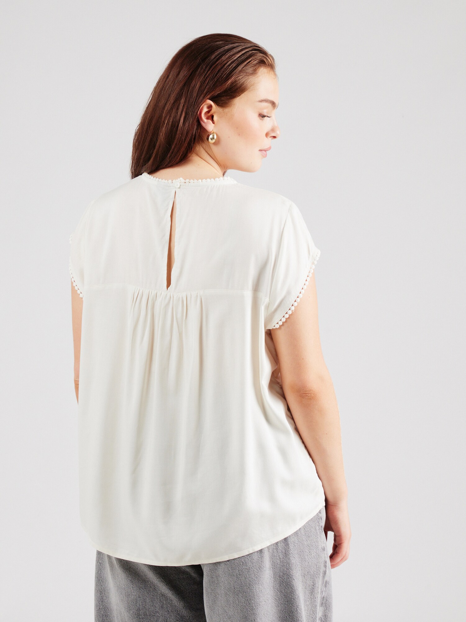 Vero Moda Curve Blúzka 'VMDebbie' šedobiela (obrázok 3)