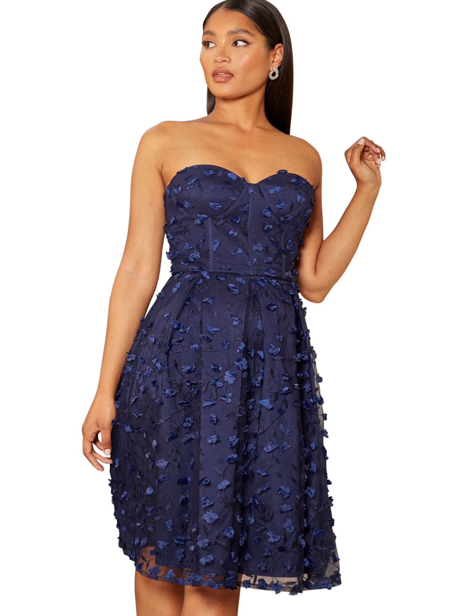 Thumbnail - Chi Chi London Kleid Bestickt