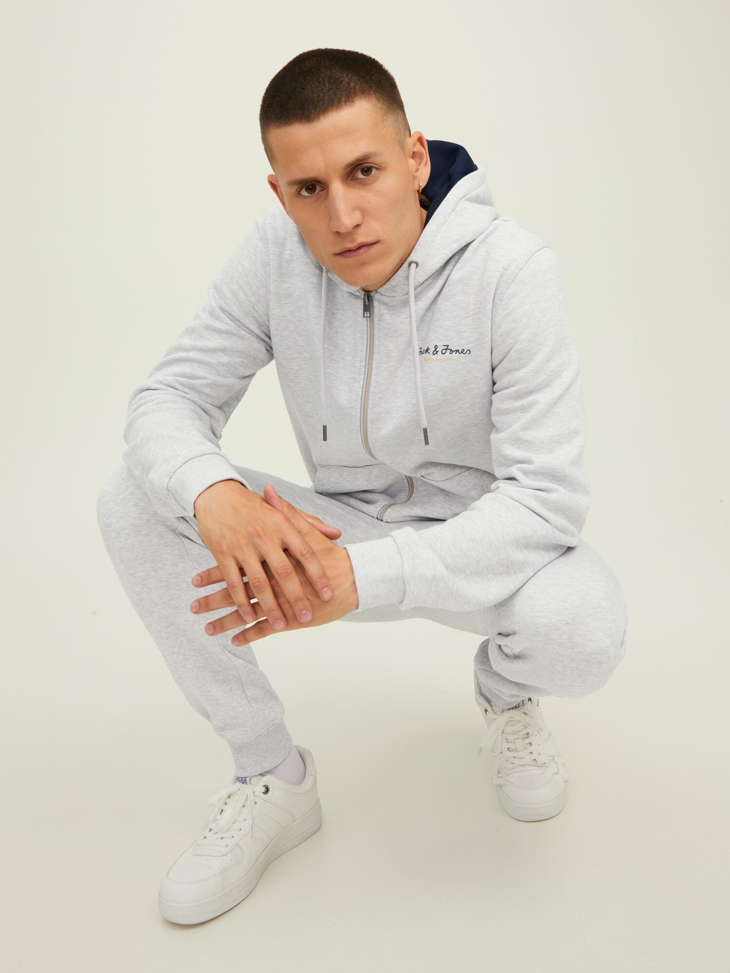 JACK & JONES Nohavice 'JJGorden Berg' svetlosivá / čierna (obrázok 6)