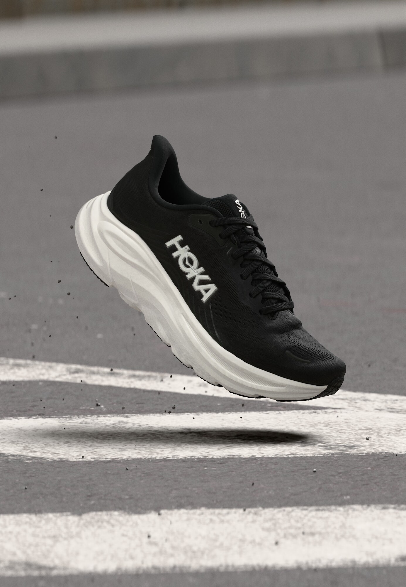 HOKA Zapatillas de running 'Clifton 11' negro / blanco – imagen 2