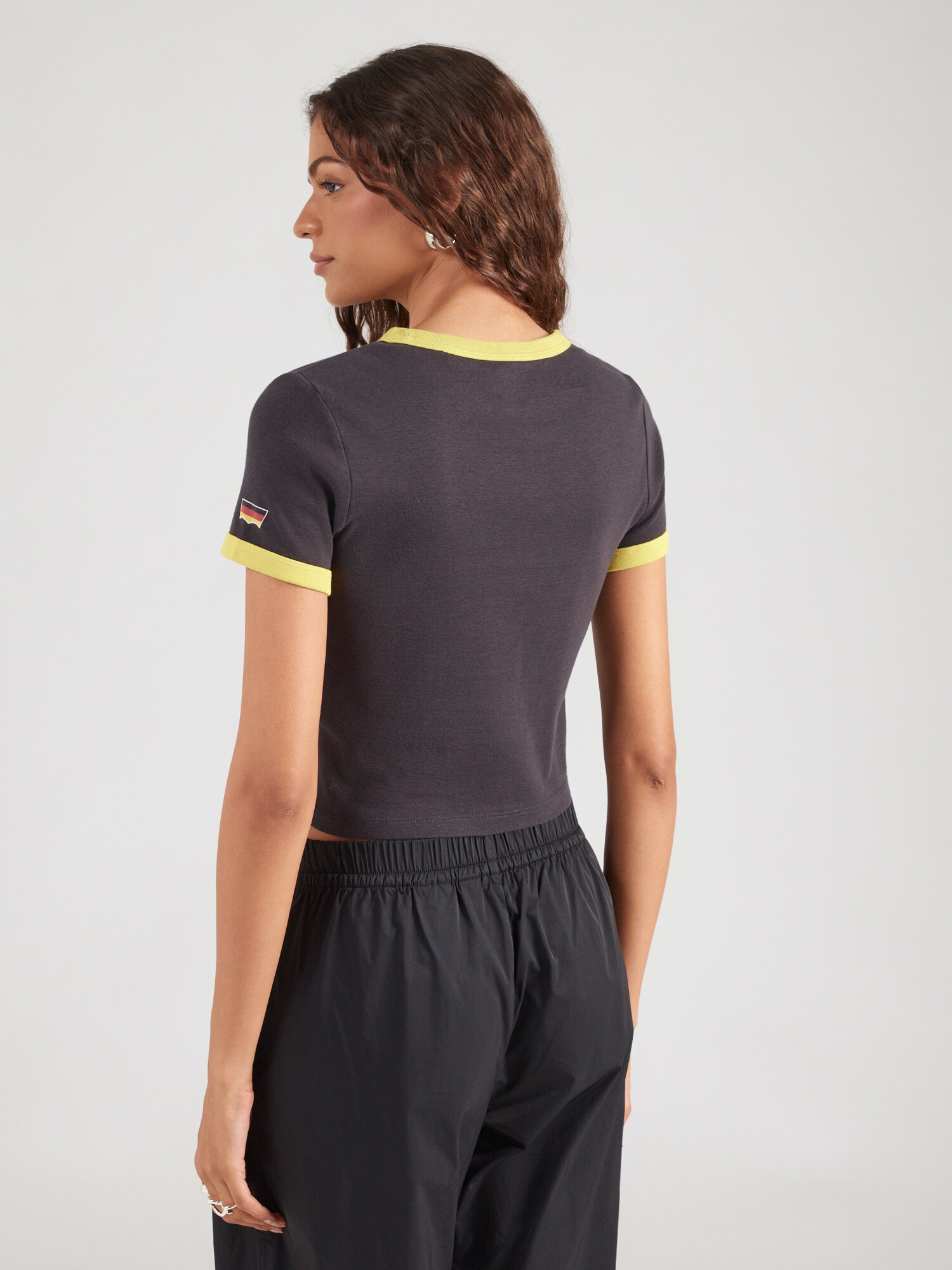 LEVI'S ® Camiseta 'Germany Ringer Tee' amarillo / negro / blanco – imagen 3
