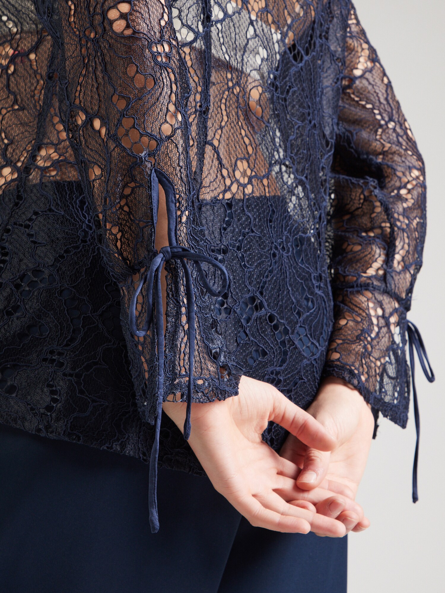 Vero Moda Curve Kardigán 'VMCSigna' námornícka modrá (obrázok 5)