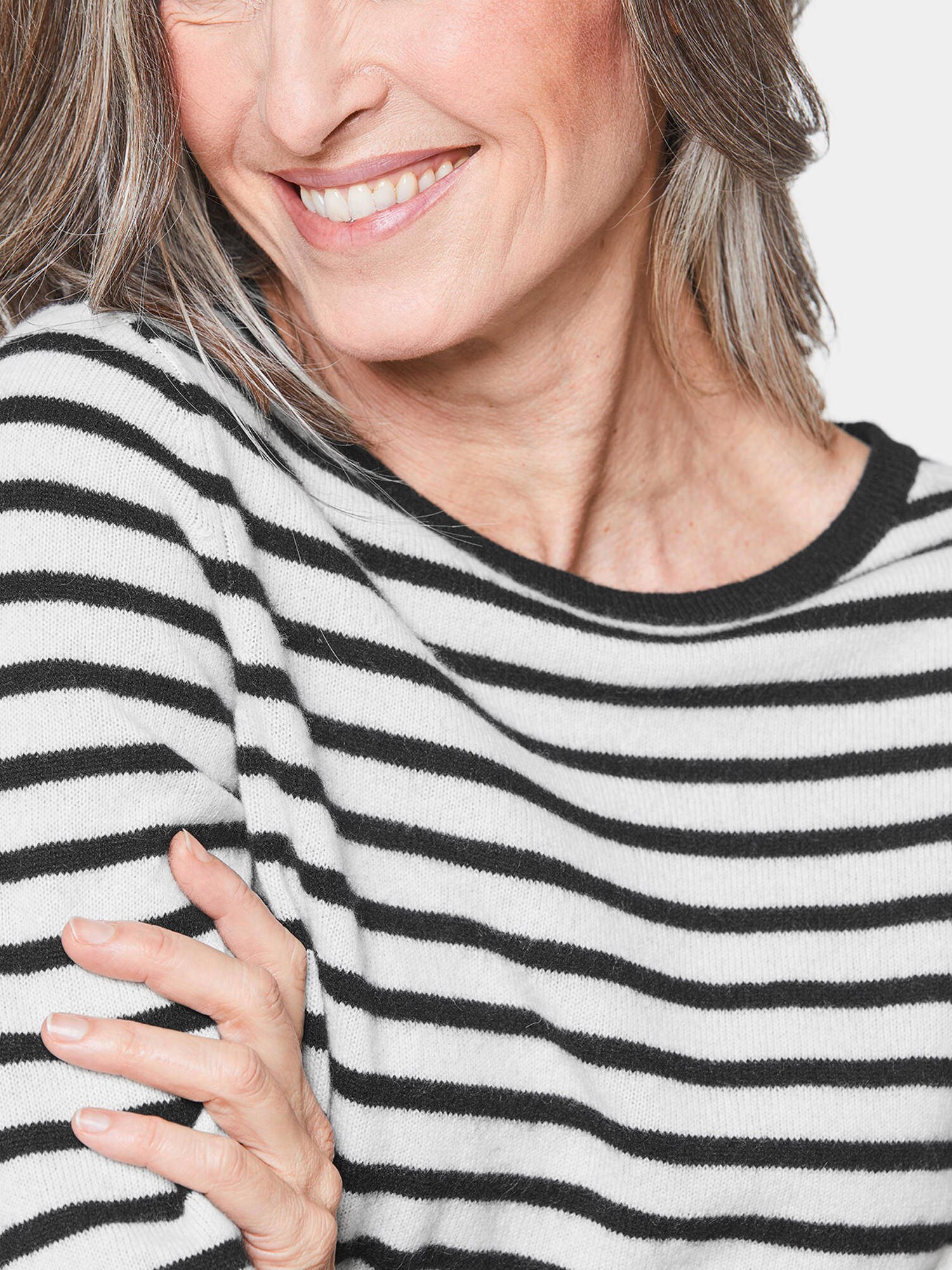 Thumbnail - Goldner Pullover