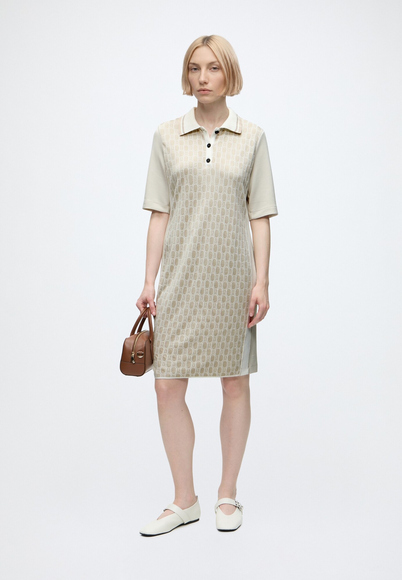Marc Cain Vestido de punto 'BS 21.16 M06' arena / offwhite – imagen 3