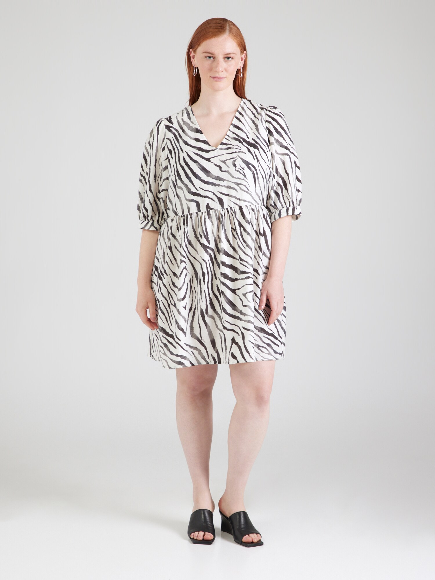 Vero Moda Curve Ruha 'VMCDora'  fekete / fehér termék 2. képe