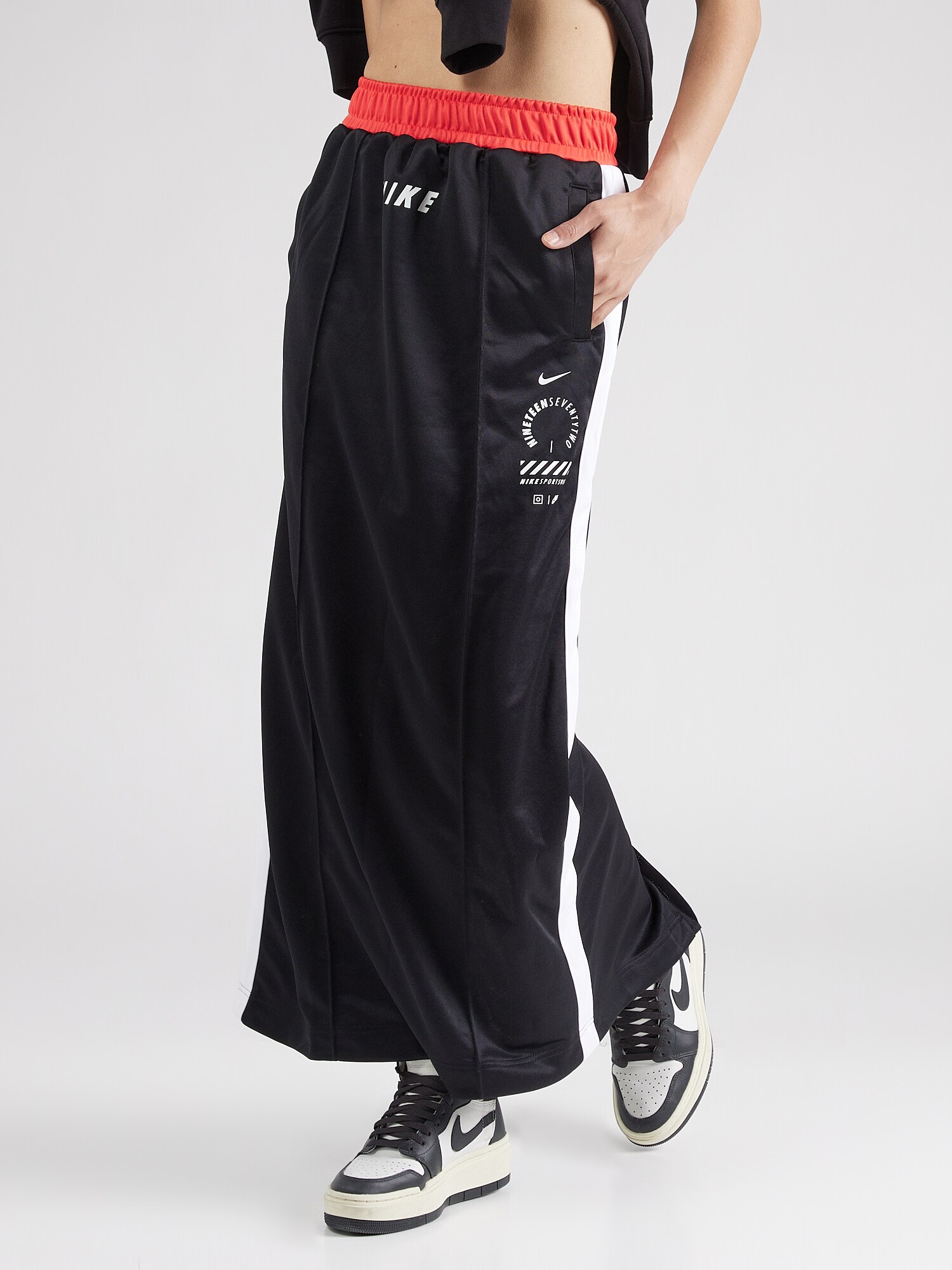 Nike Sportswear Szoknyák  világospiros / fekete / fehér termék 2. képe