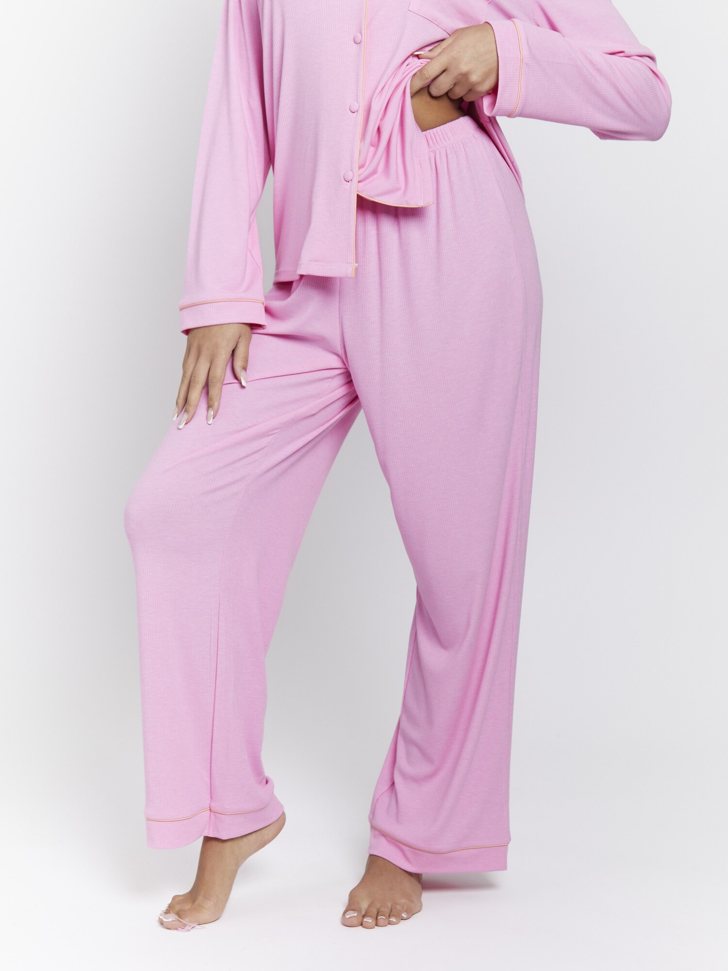 Thumbnail - Loungeable Pyjama