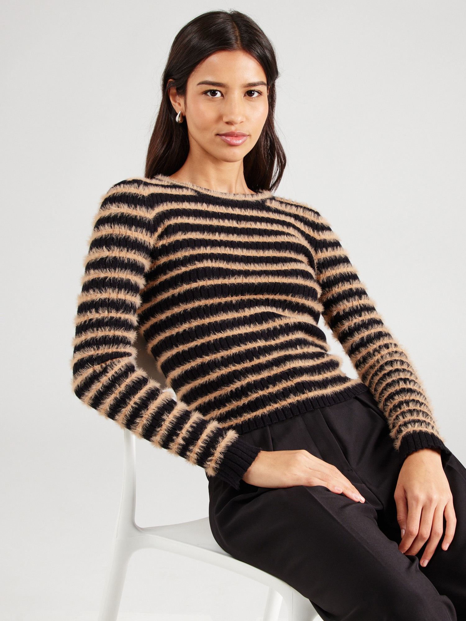 VERO MODA Pulóver 'VMFLO'  világosbarna / fekete termék 2. képe