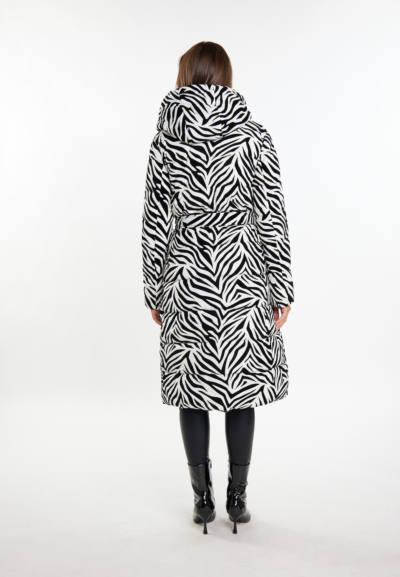 Thumbnail - faina Mantel Zitha