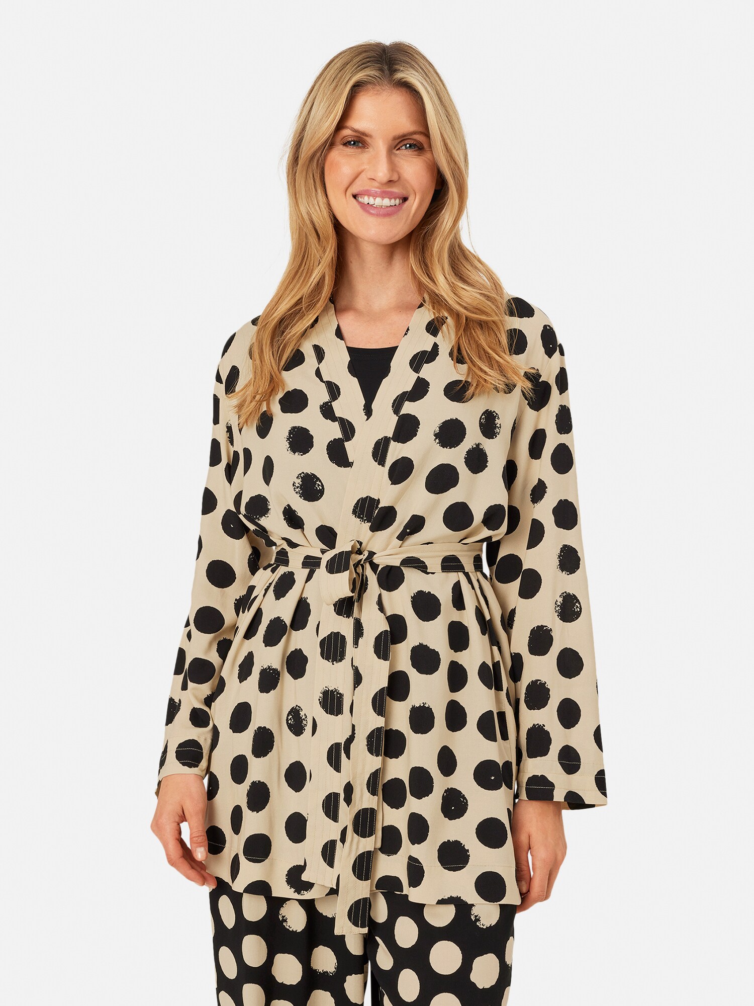 Thumbnail - Masai Kimono