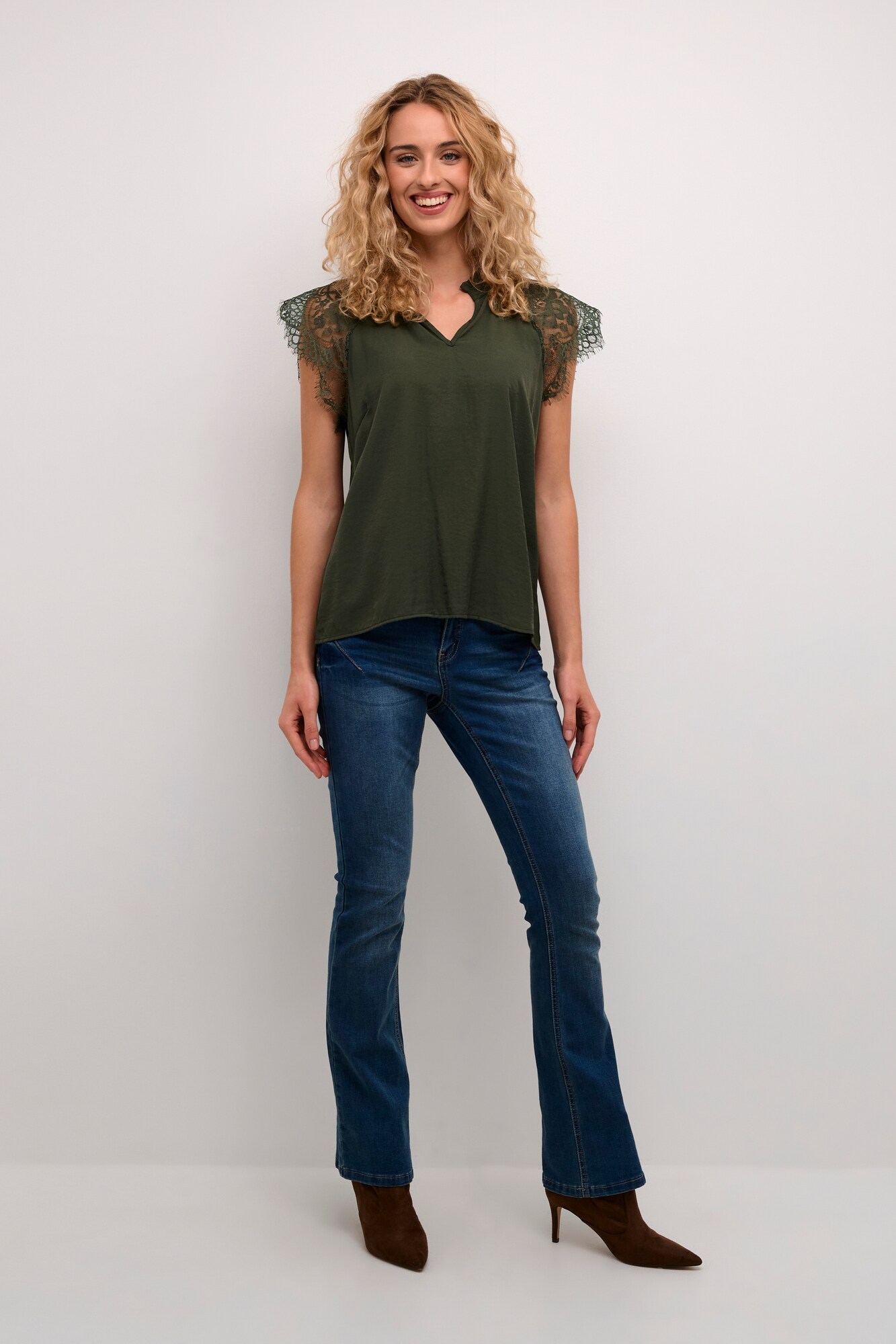 Thumbnail - Cream Bluse Nola