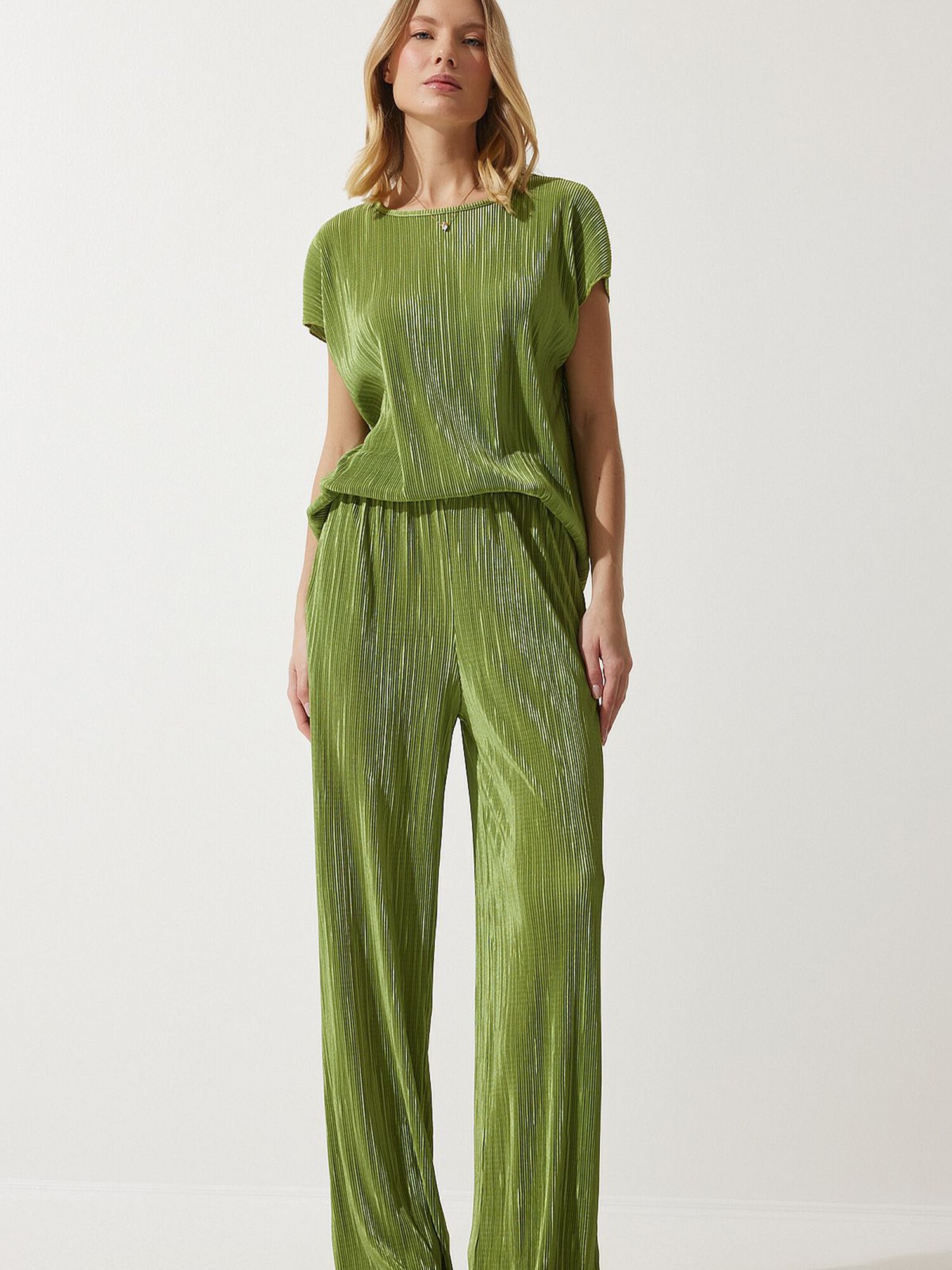 Thumbnail - Happiness stanbul Hausanzug