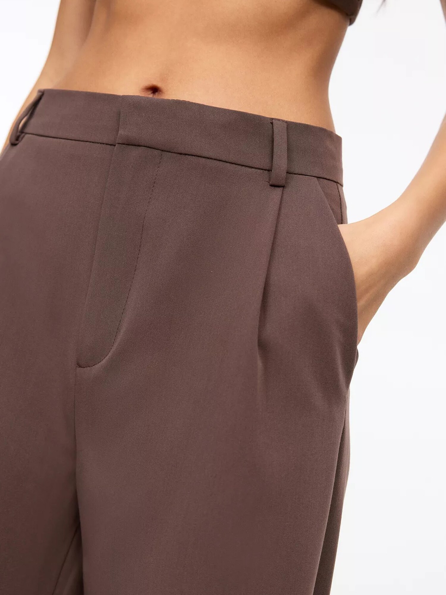 Pull&Bear Plisované nohavice čokoládová (obrázok 4)