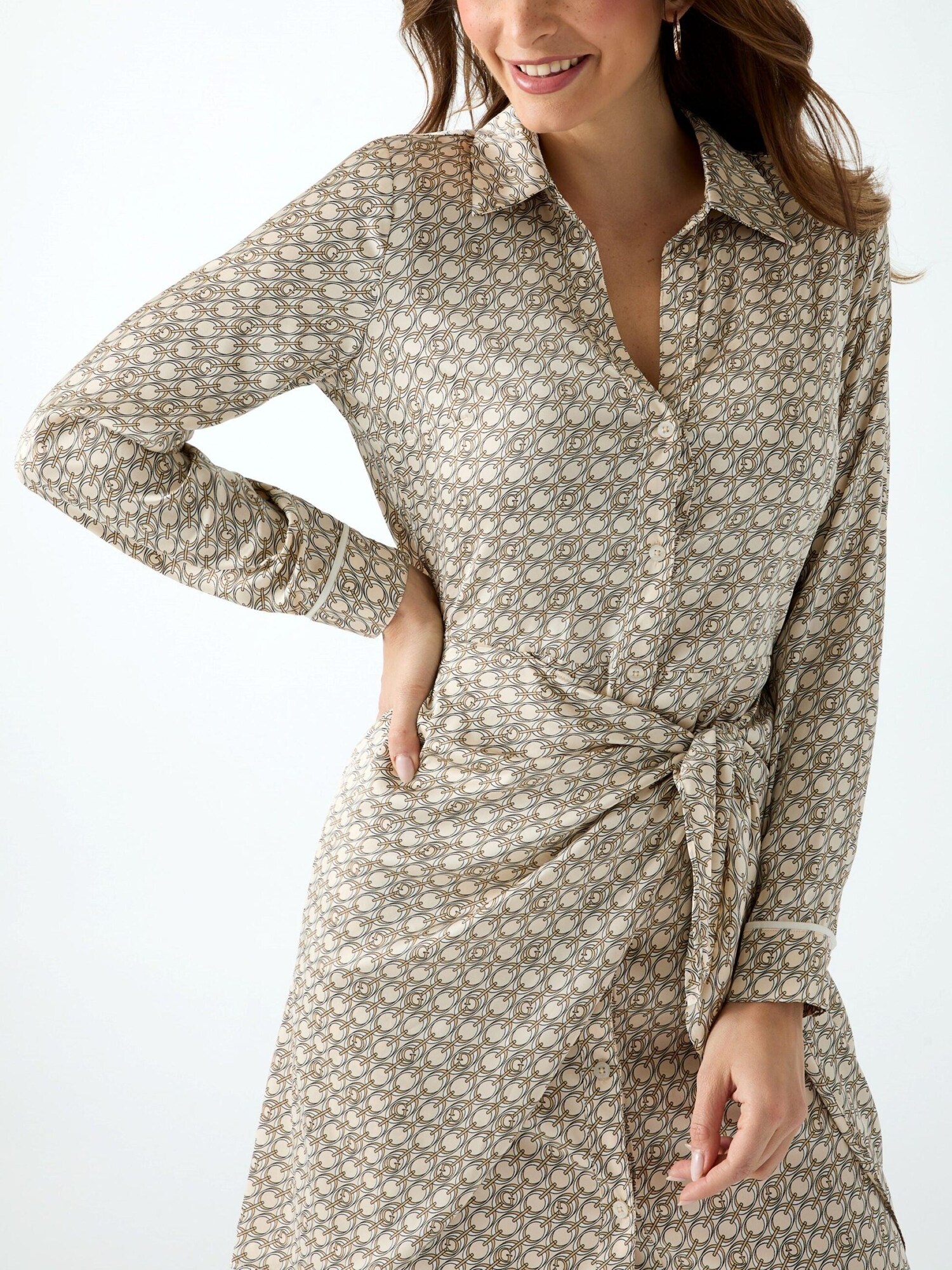 GUESS Vestido camisero 'ALYA' camelo / arena / blanco – imagen 5