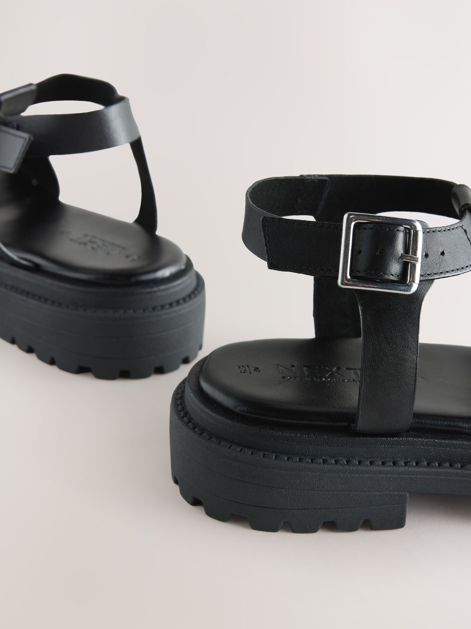 Thumbnail - Next Sandale