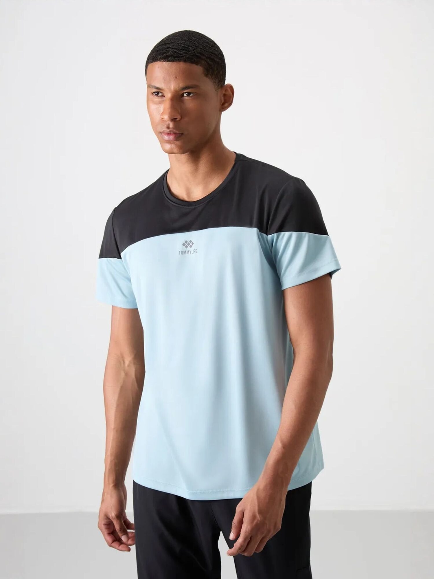 Tommy Life Majica 'T-Shirts' svijetloplava / crna