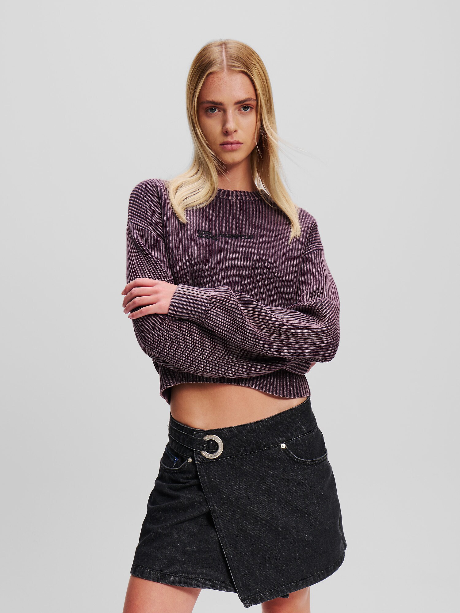 KARL LAGERFELD JEANS Tréning póló  lila / fekete termék 2. képe