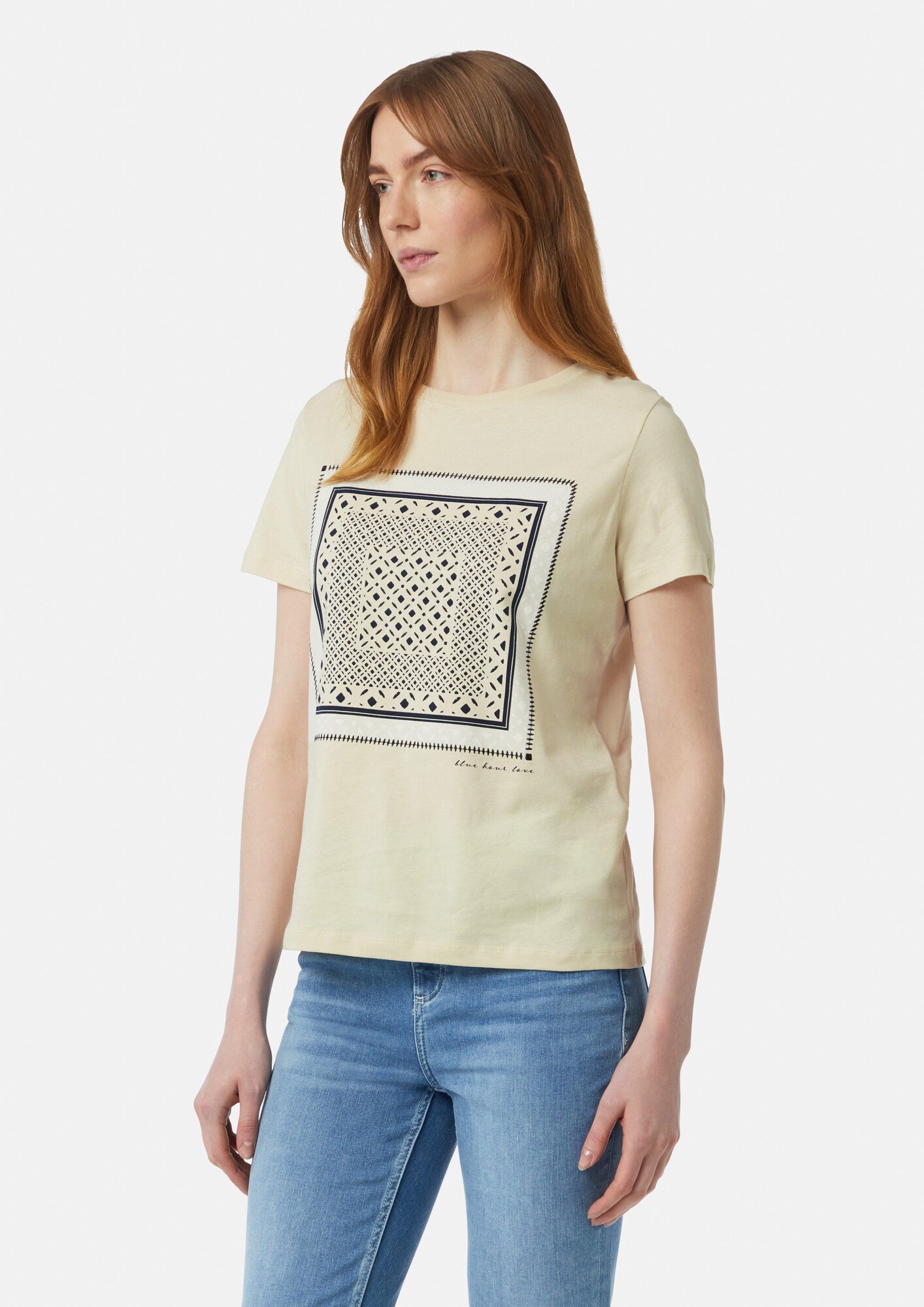 Thumbnail - comma casual identity T-Shirt