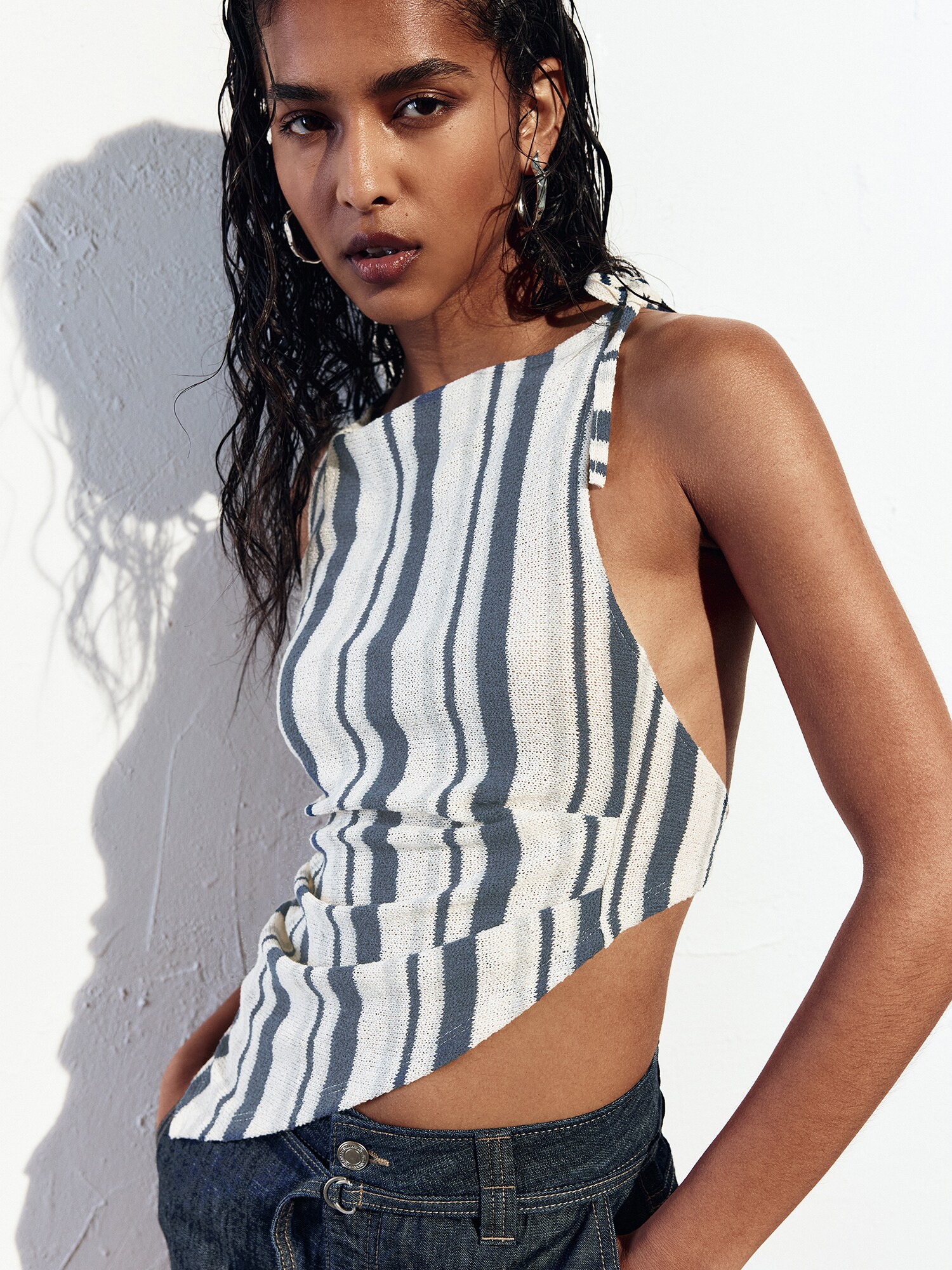 Pull&Bear Vyšívaný top zafírová / svetlosivá / biela (obrázok 5)