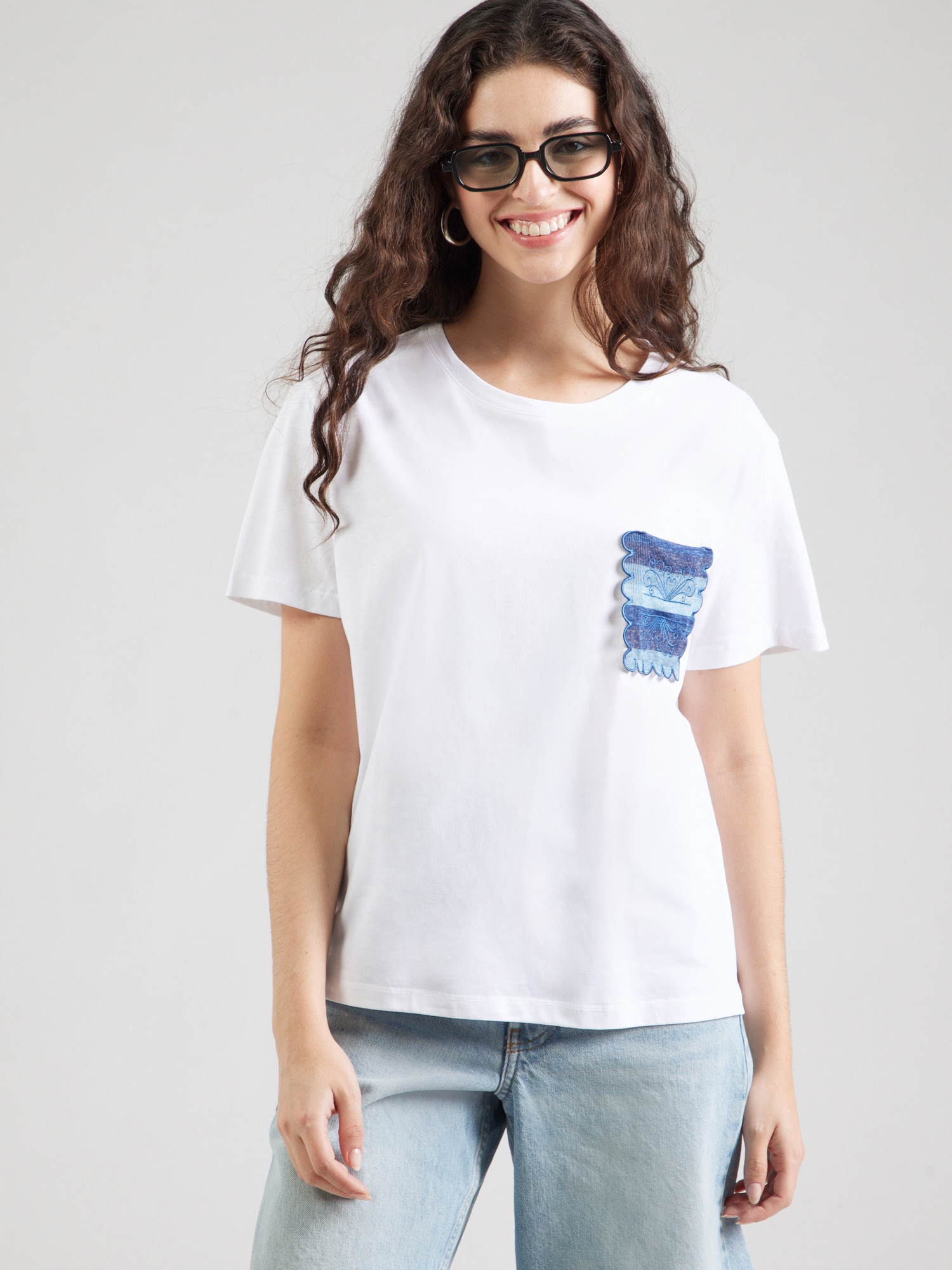 Thumbnail - Rich & Royal T-Shirt