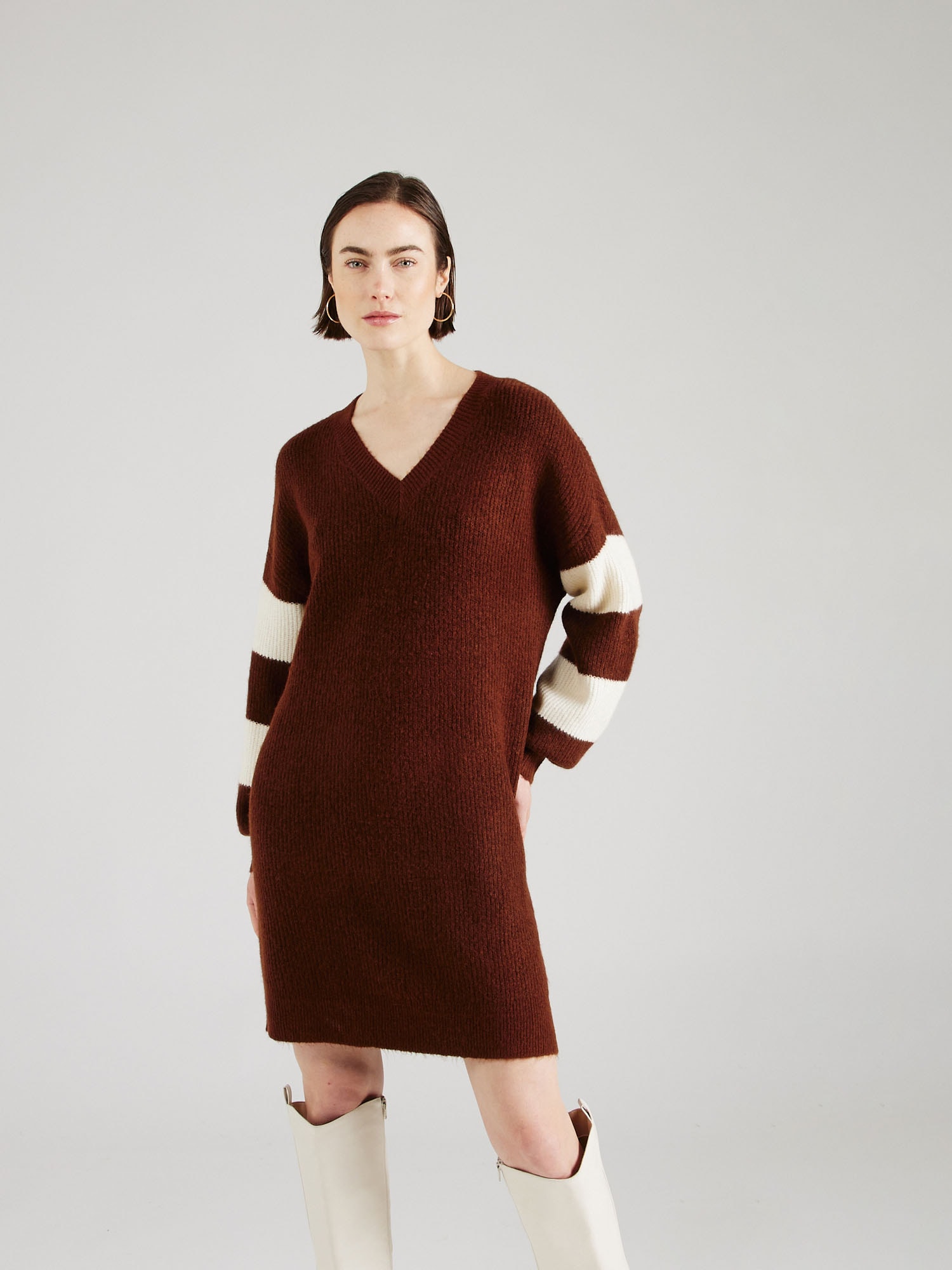 VERO MODA Kötött ruhák 'HEJA'  csokoládé / fehér termék 2. képe