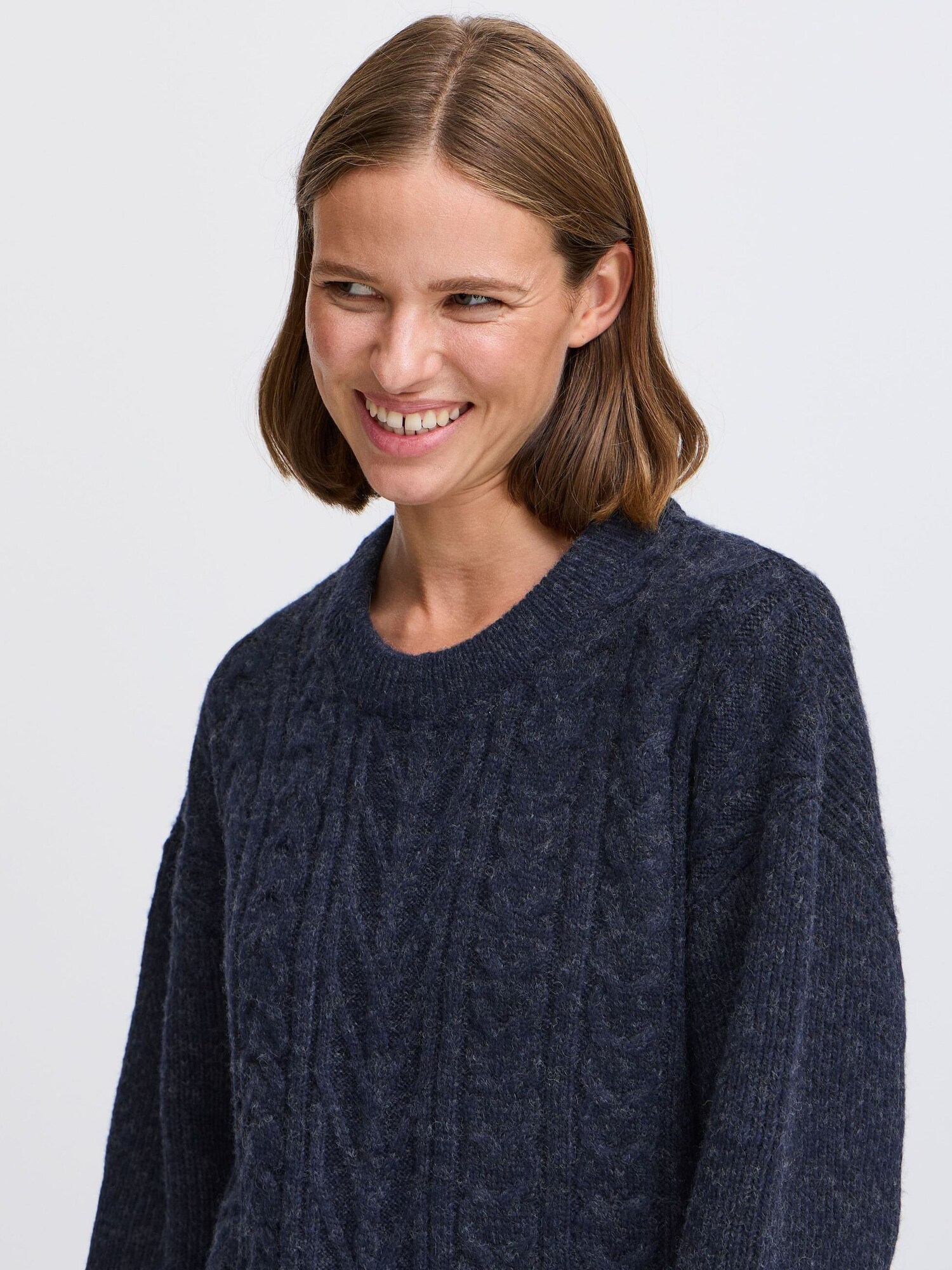 Thumbnail - b.young Pullover