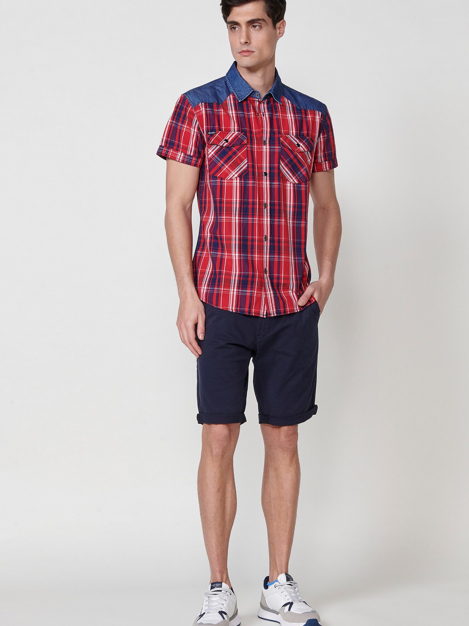 KOROSHI Košeľa modrá denim / červená / biela (obrázok 4)