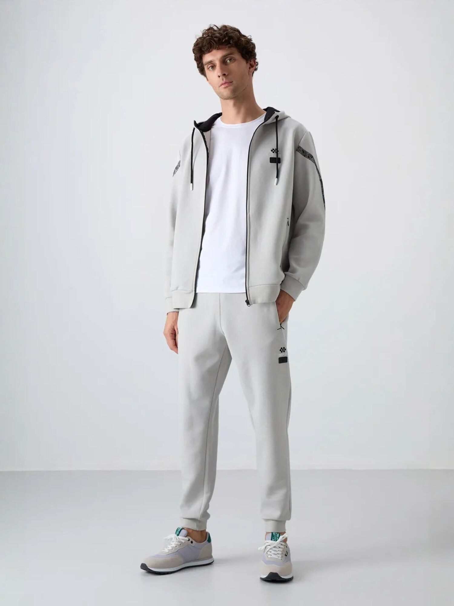 Tommy Life Jogging komplet svijetlosiva