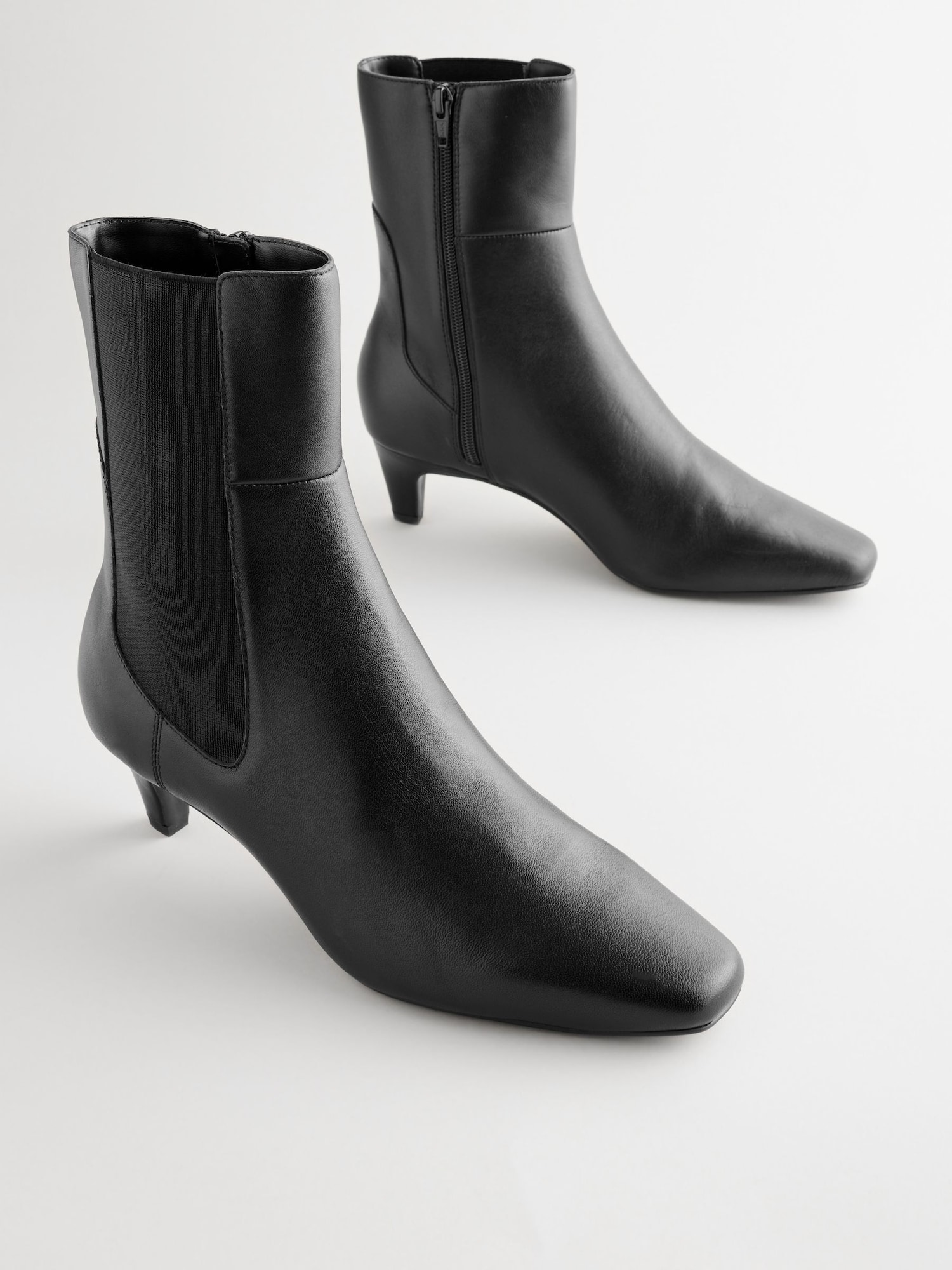 Thumbnail - Chelsea Boots