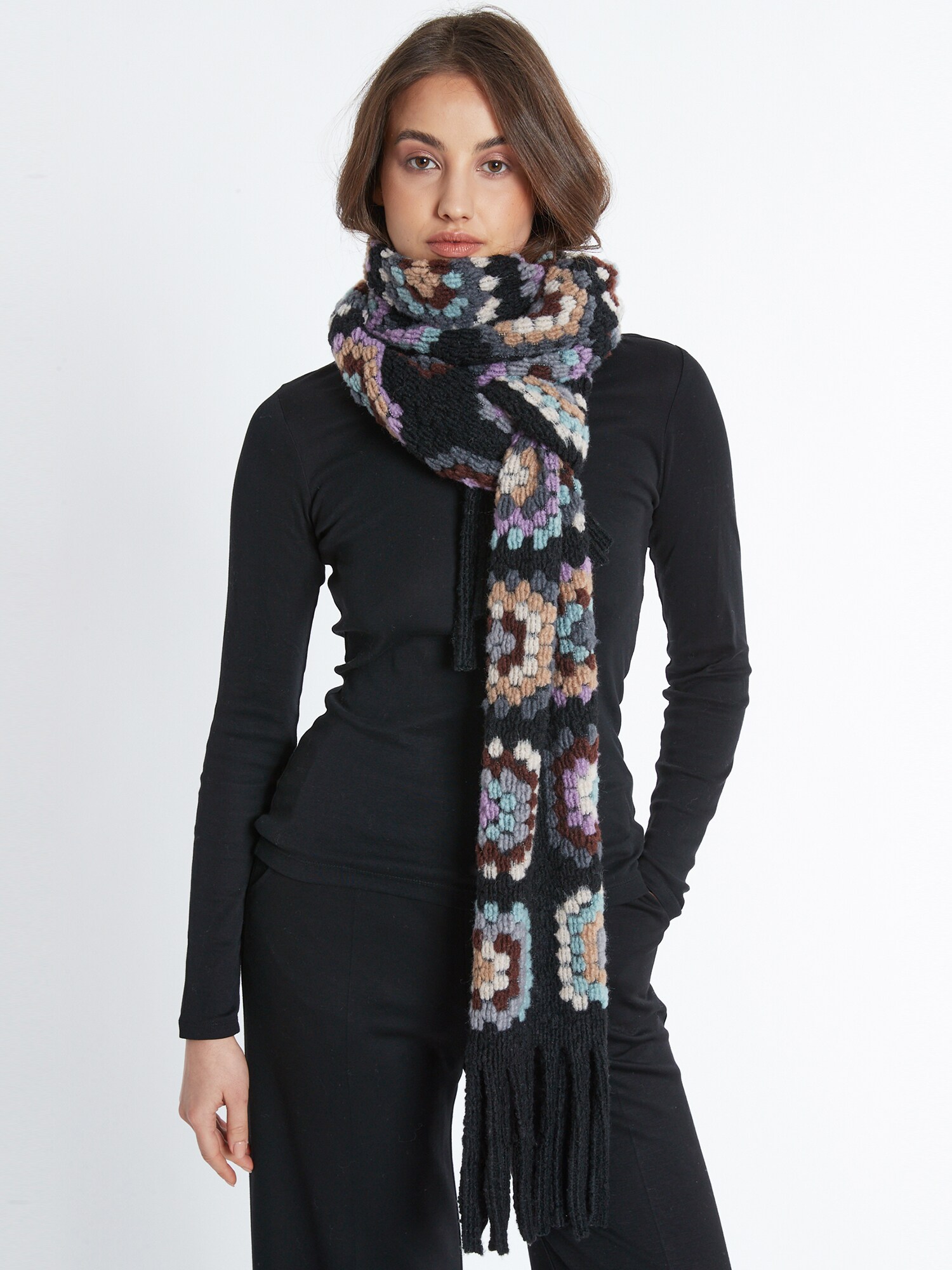 Thumbnail - Ana Alcazar Schal Sabata