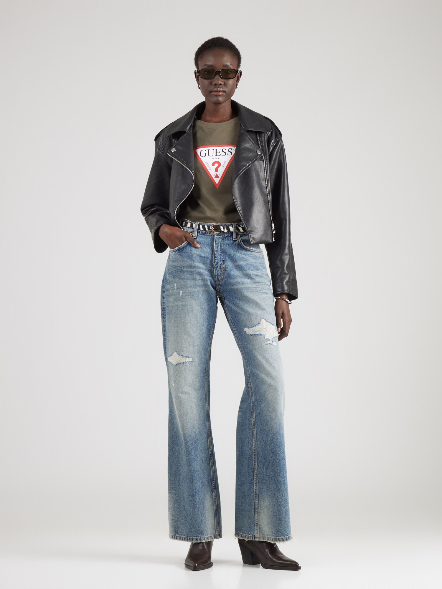 GUESS Camiseta  caqui / rojo / negro / blanco – imagen 4